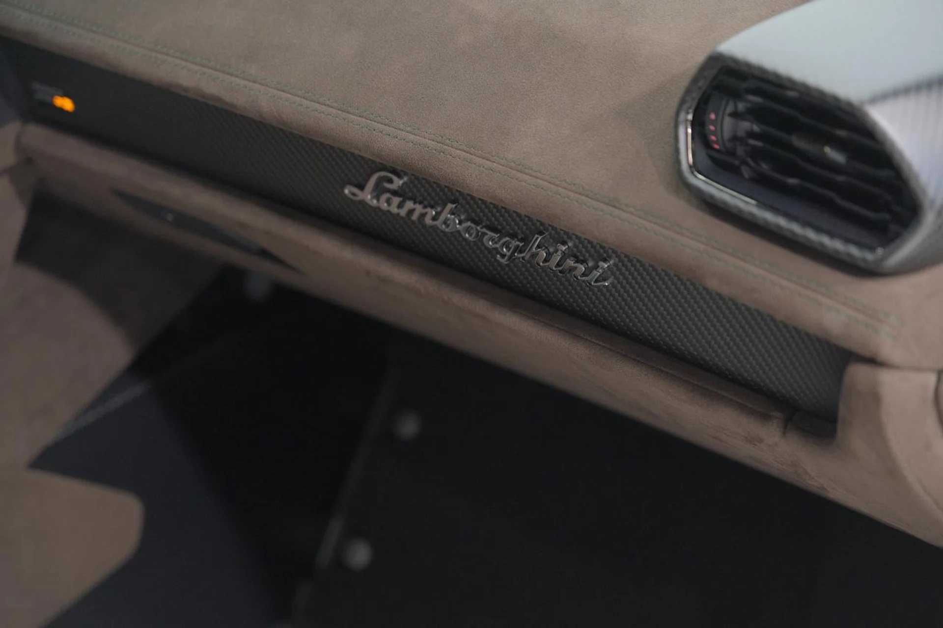 mph038_2132826593_010def587b2bd42382616d61096aea1c_055d70386c