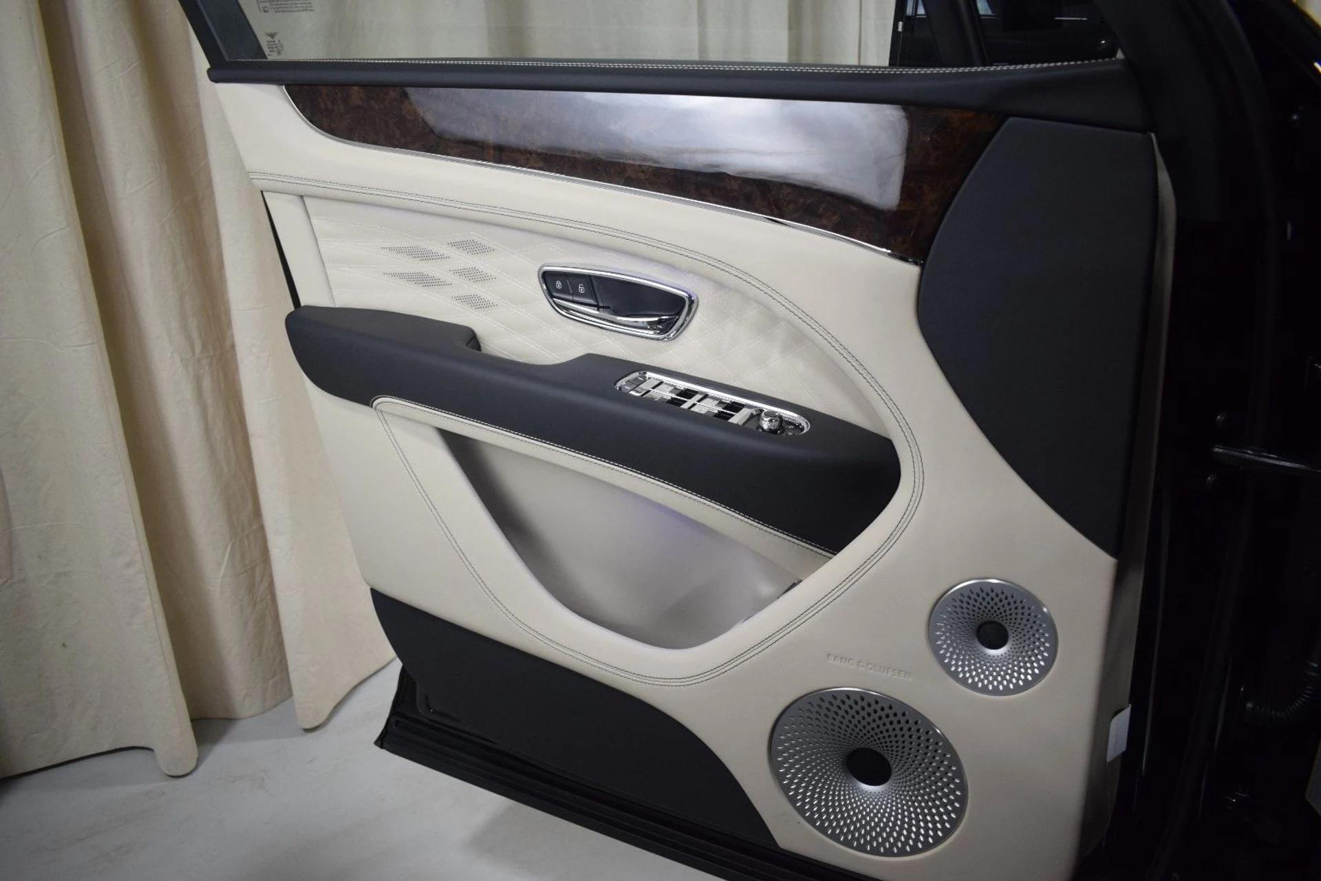 mph038_2153002560_fd97b8ea411dd20db7dc5a4221a32340x_2d9a6cb5fe