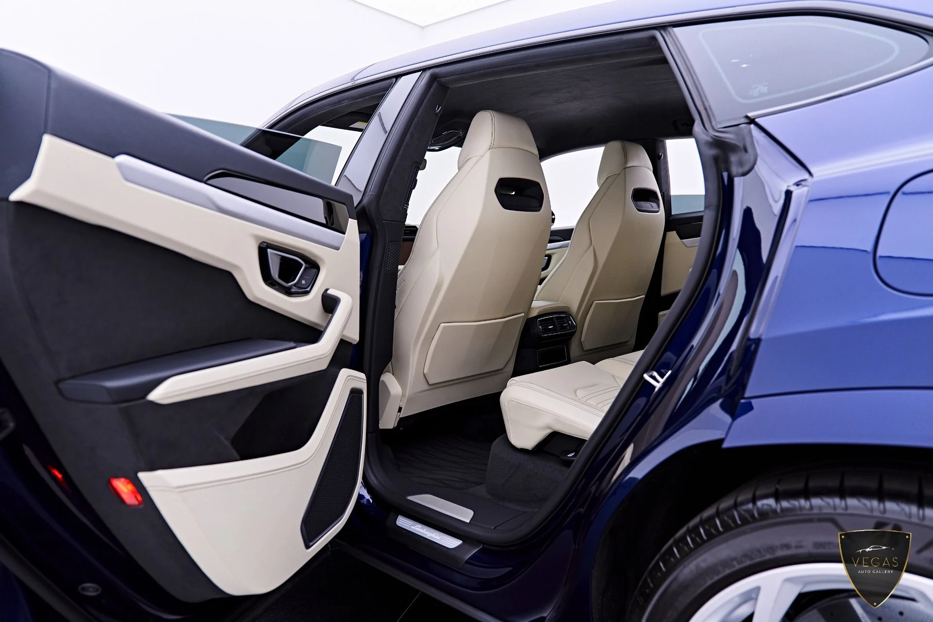 mph038_2160310375_Used_2026_Lamborghini_Urus_SE_1783419672_e588195fbb