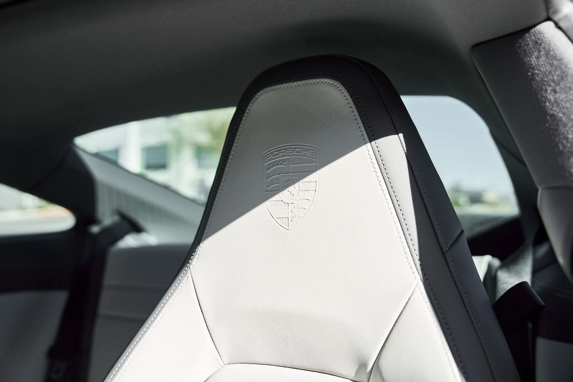 mph038_2175905759_Used_2025_Porsche_911_Carrera_1768012368_857005988b