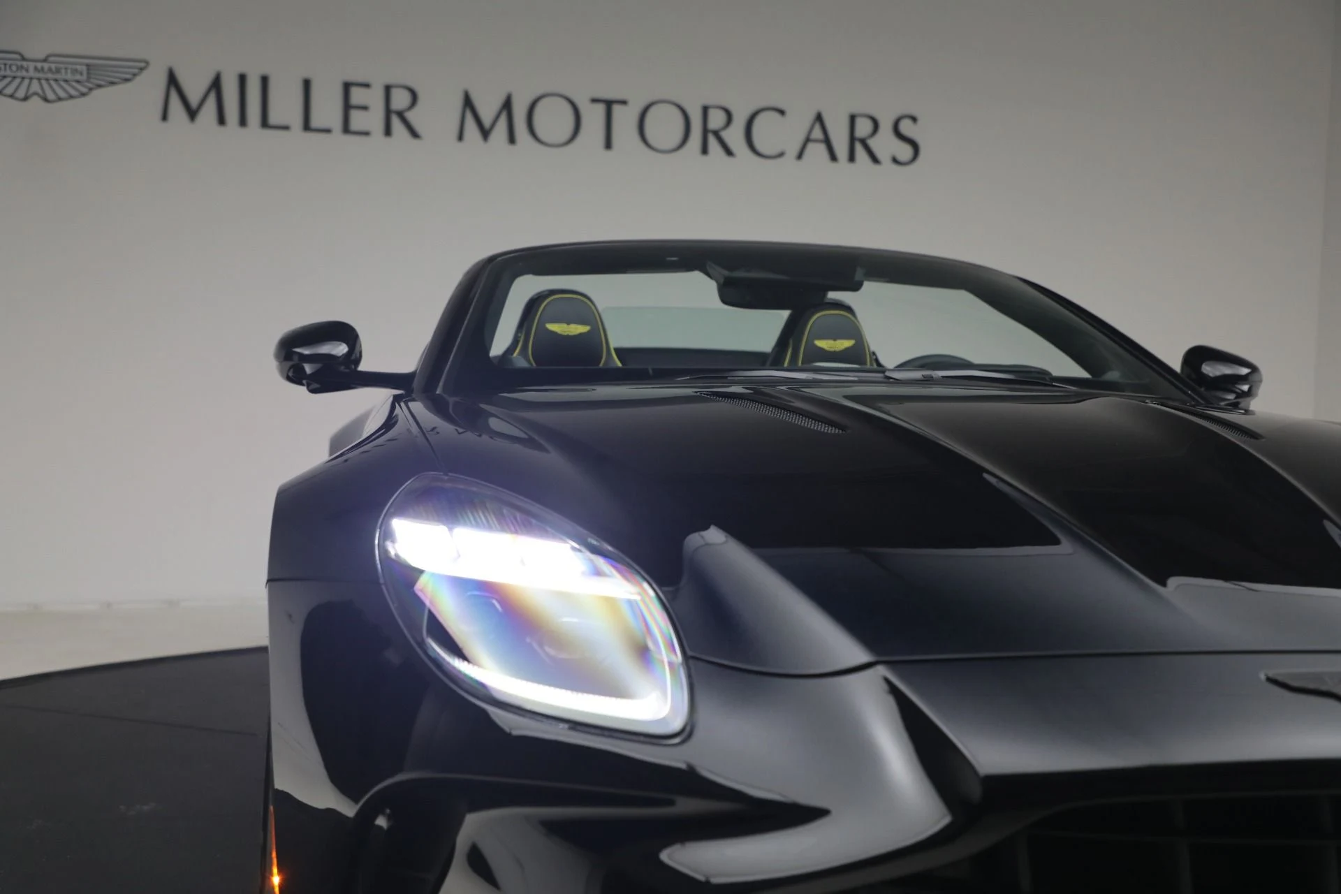 mph038_2185132066_New_2026_Aston_Martin_Vantage_Roadster_1770848257_71309b4f9a