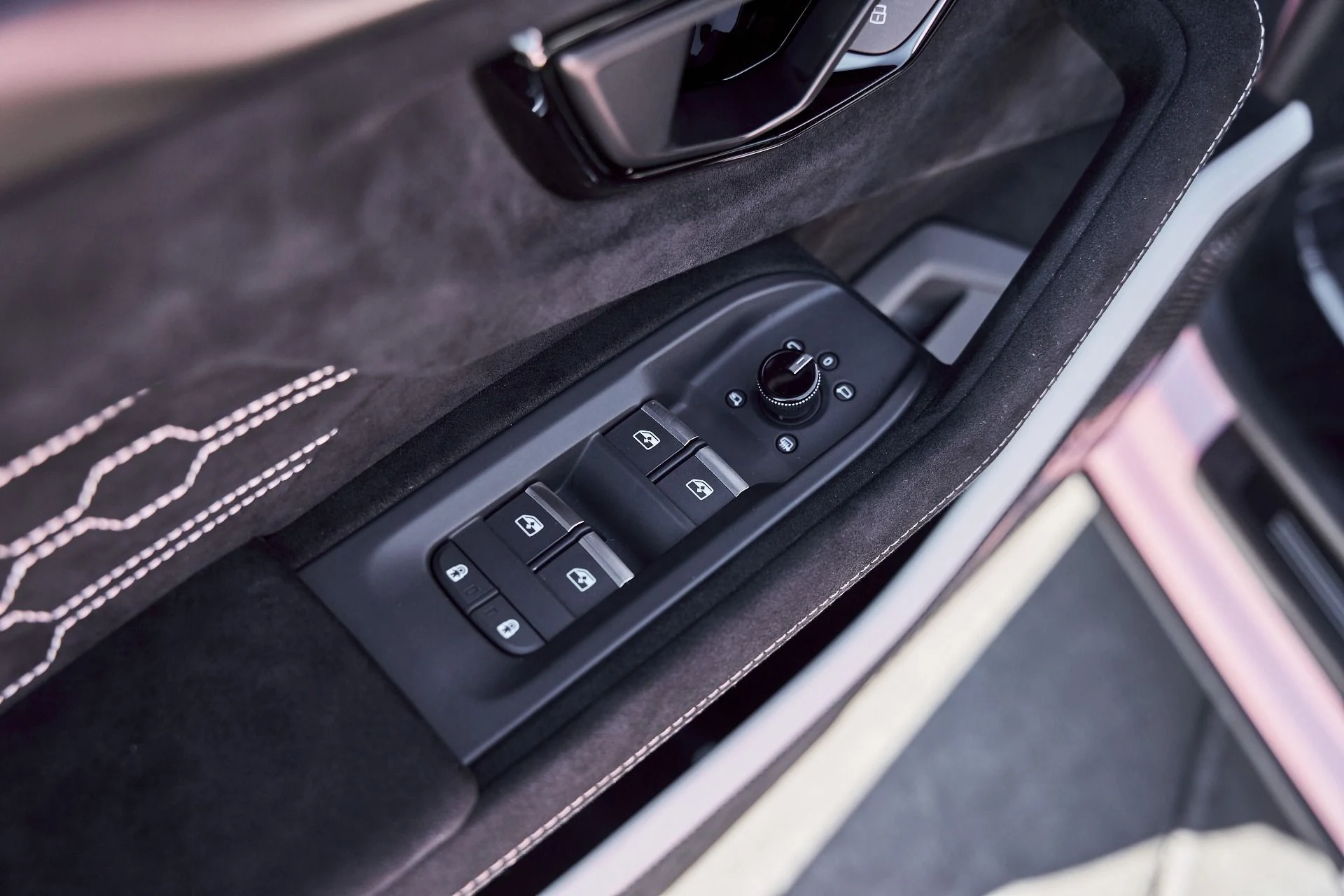 mph038_2187191960_Used_2024_Lamborghini_Urus_Performante_1767667980_ef5ea44517