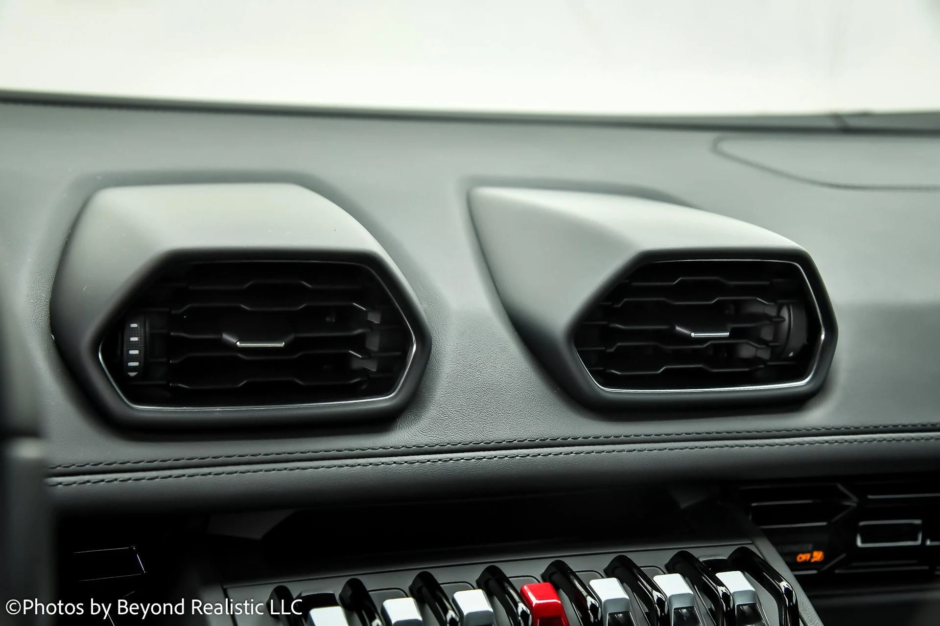 mph038_2187418489_Used_2022_Lamborghini_Huracan_EVO_1743494602_7056dce975