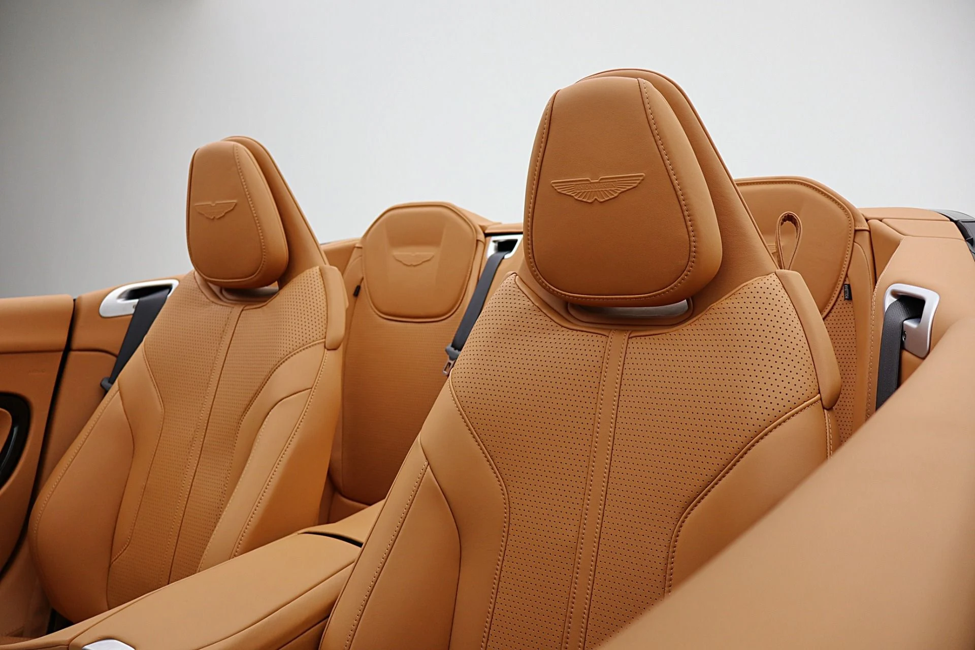 mph038_2191701625_New_2026_Aston_Martin_DB_12_Volante_0c35b527c6