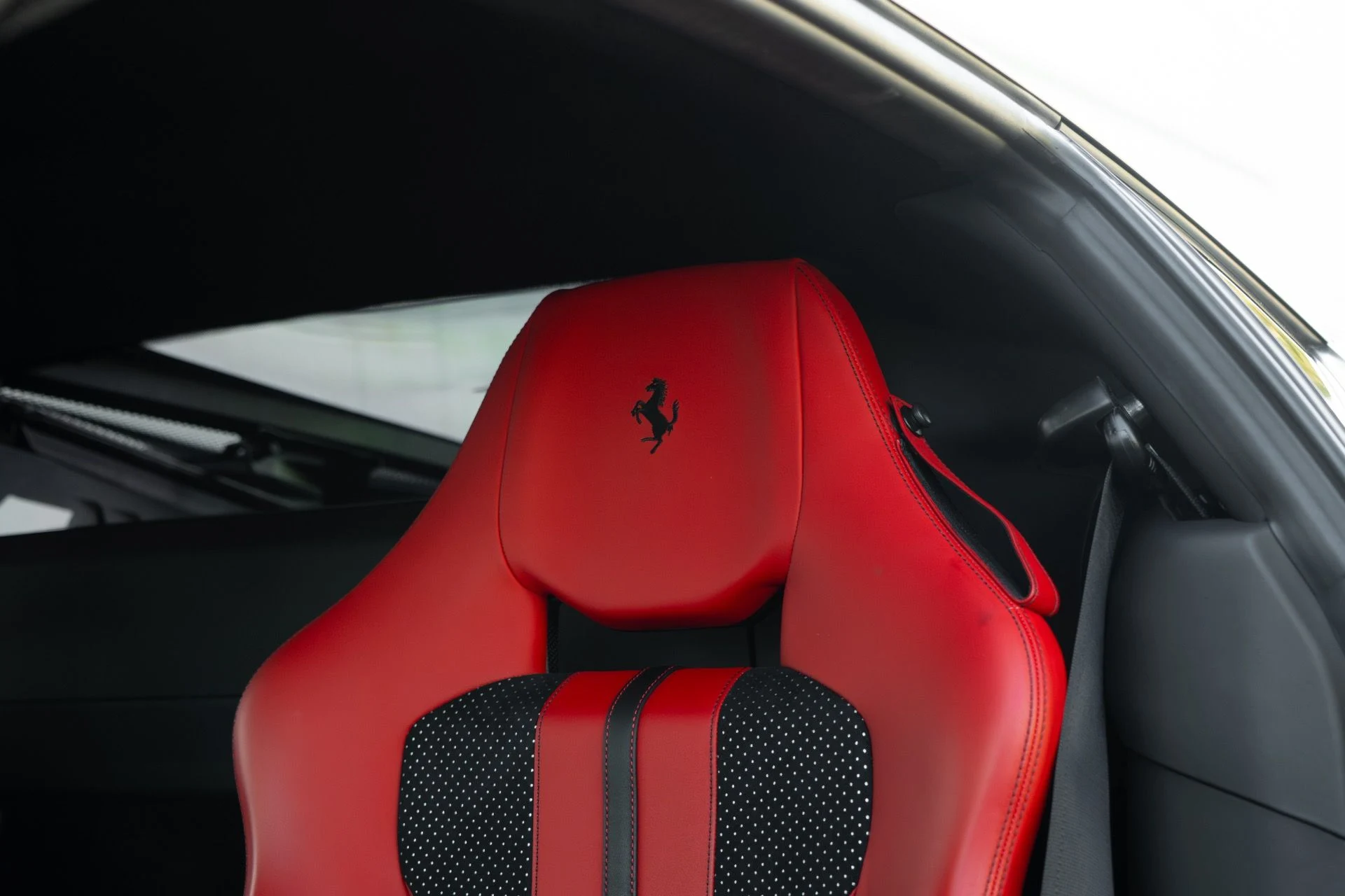 mph038_219293667_Used_2020_Ferrari_F8_Tributo_1767738008_5f17b97640