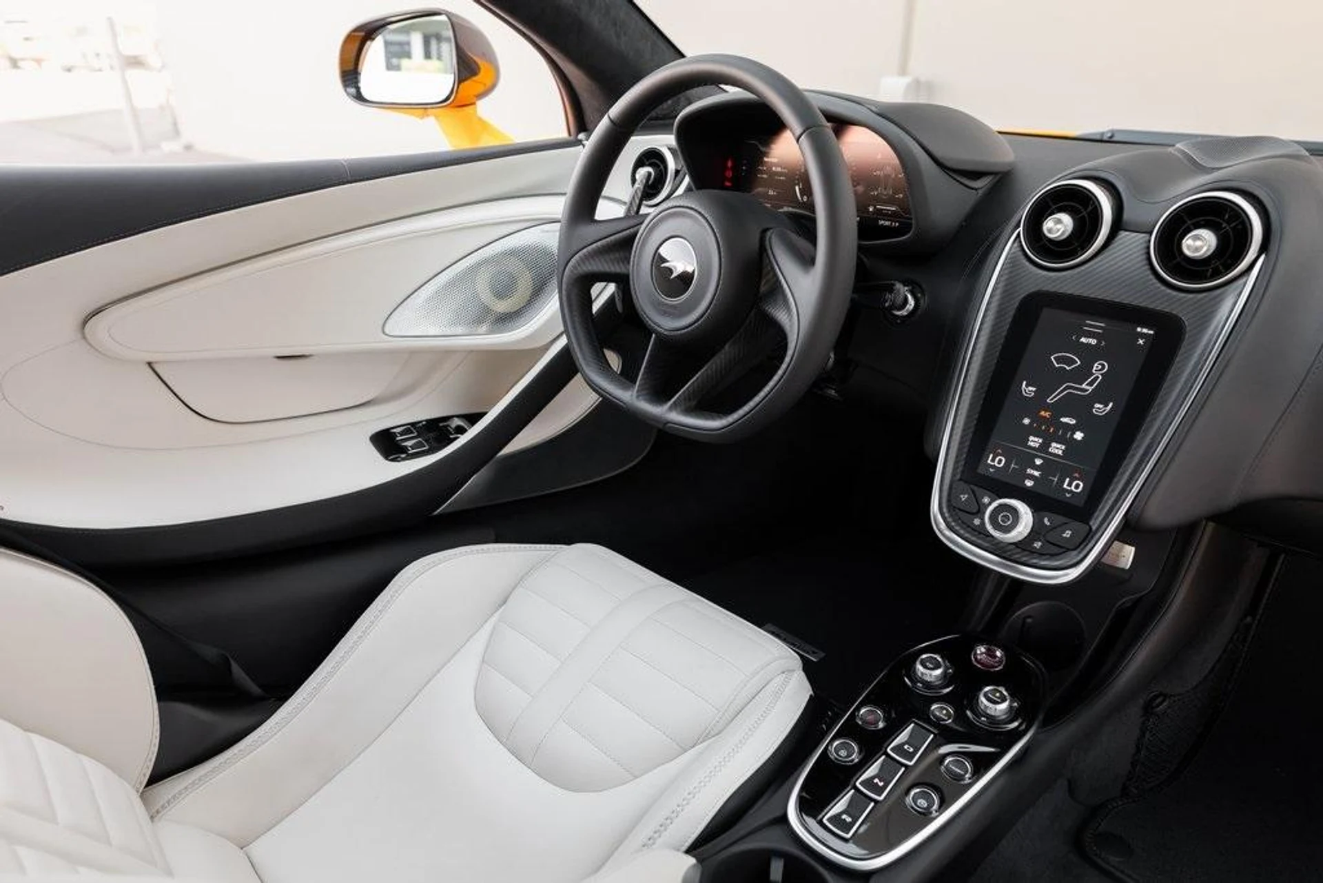 mph038_2200597061_Used_2025_MCLAREN_GTS_1721509518_238bcc6e2b