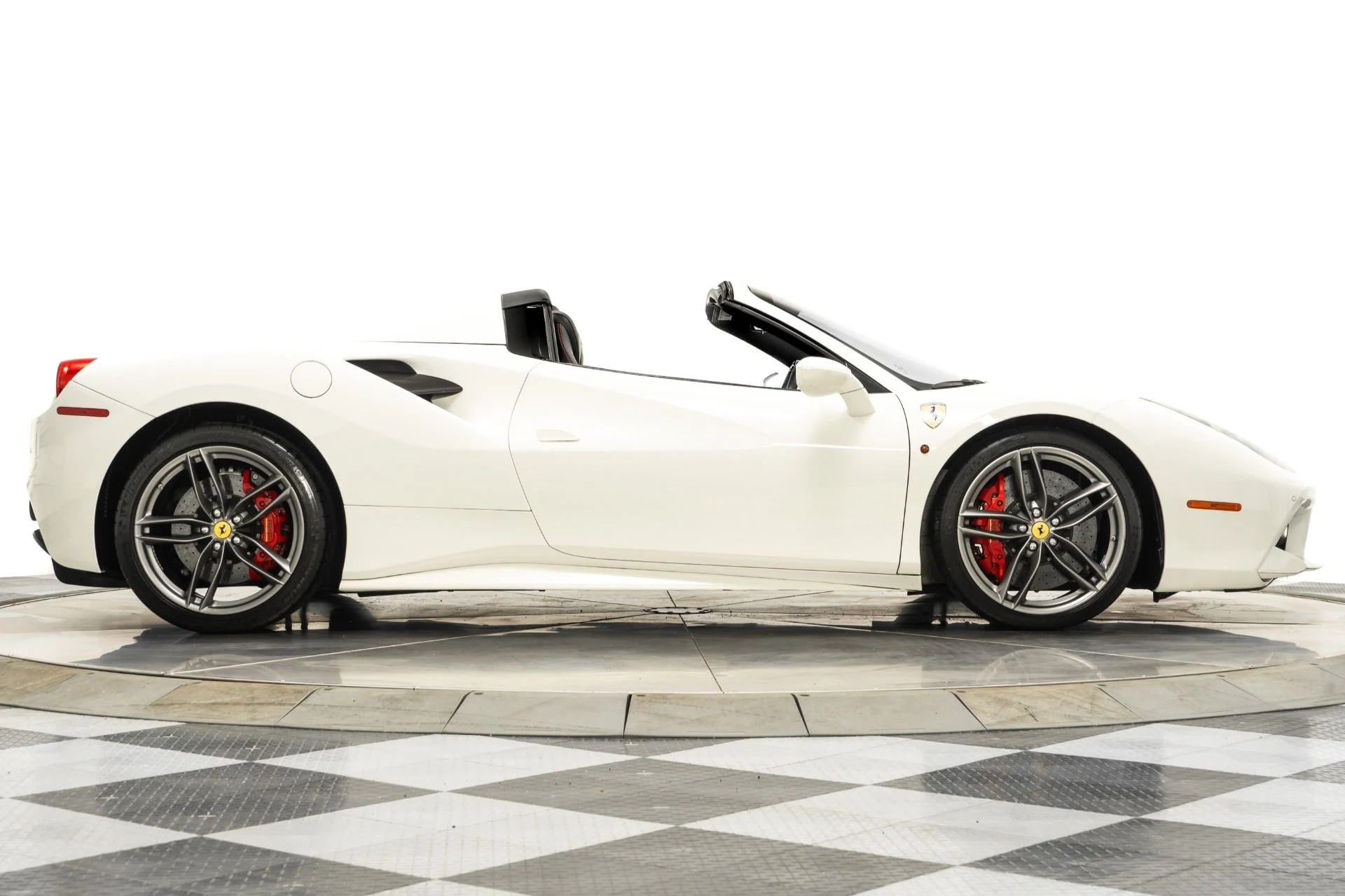 mph038_2201797992_Used_2017_Ferrari_488_Spider_1761946233_11546cef60