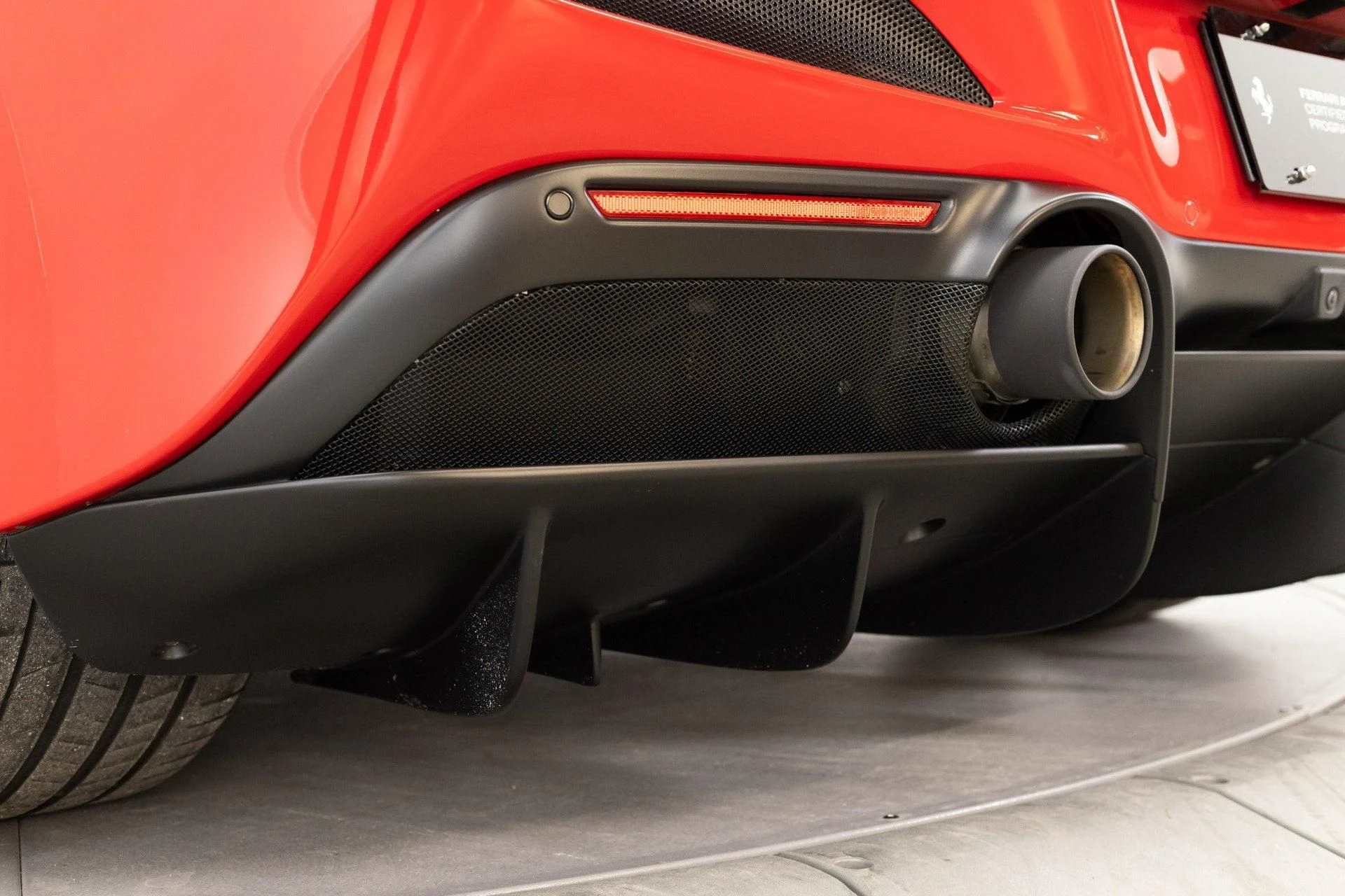 mph038_2203959736_Used_2020_Ferrari_F8_Tributo_1777367298_9139b94166