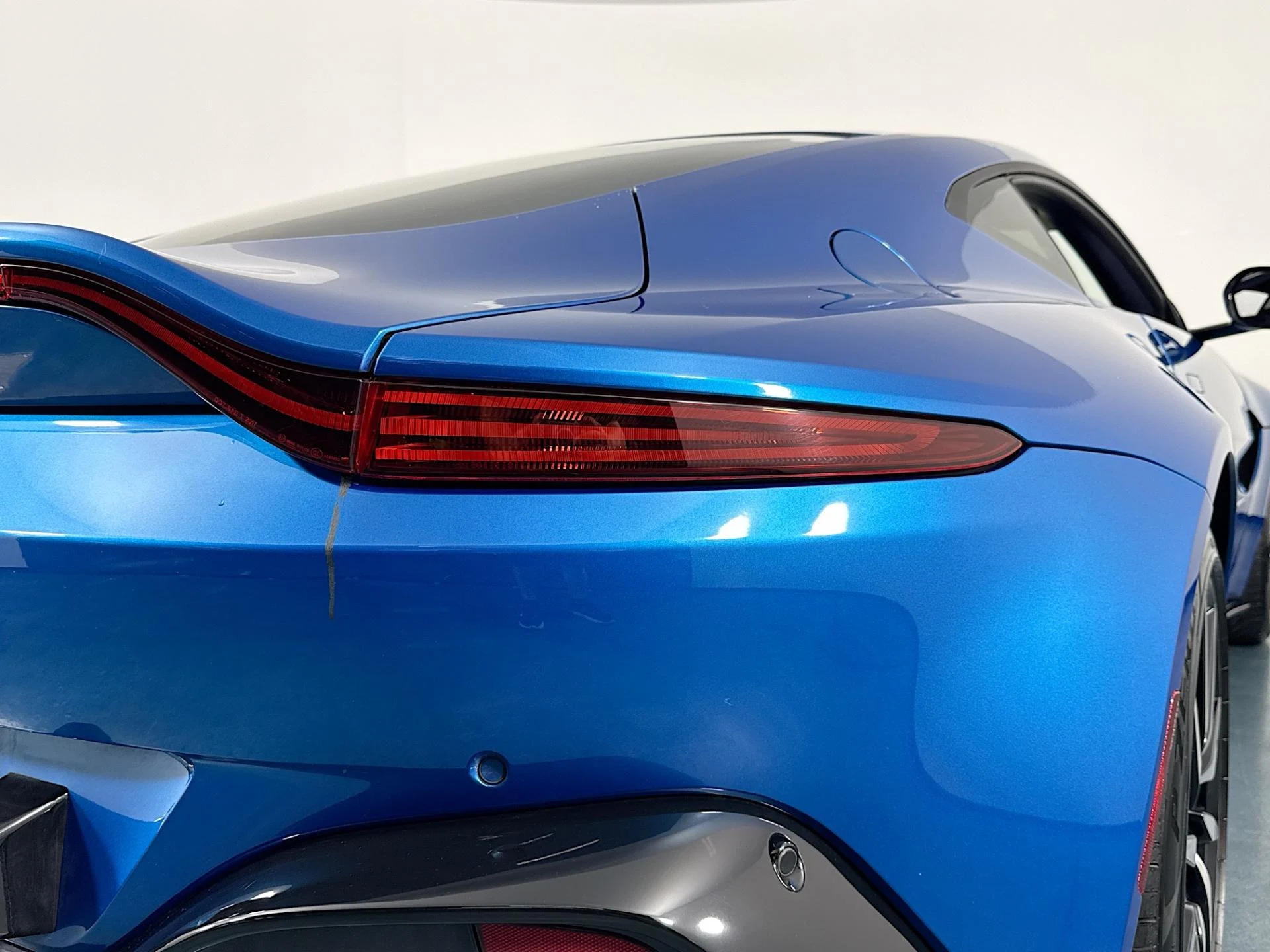 mph038_2208019898_Used_2019_Aston_Martin_Vantage_1784071684_dced34f901