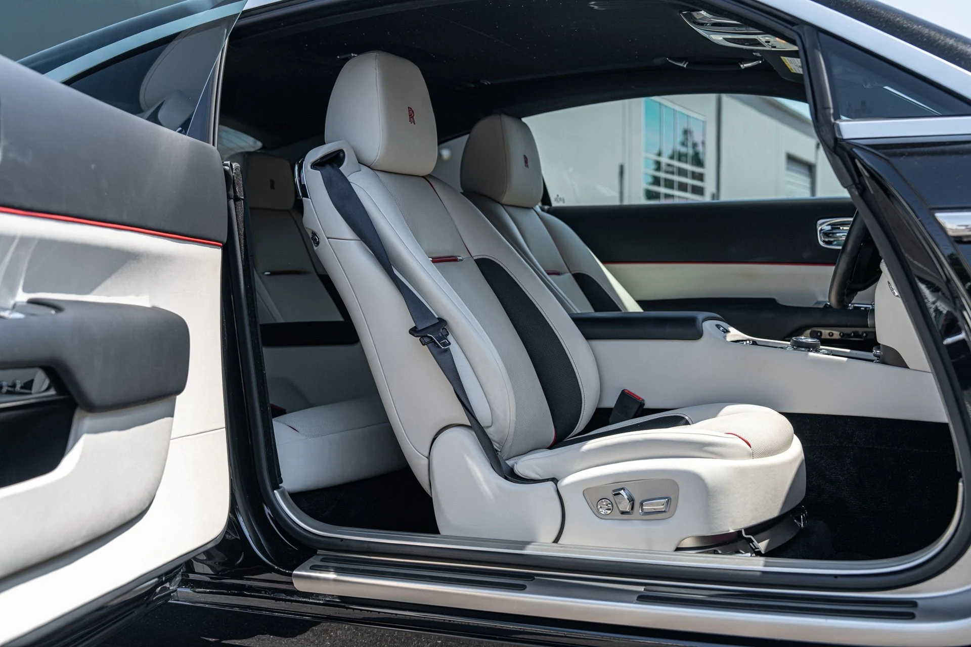 mph038_2210199063_Used_2018_Rolls_Royce_Wraith_1752607029_32b3b0dbd2