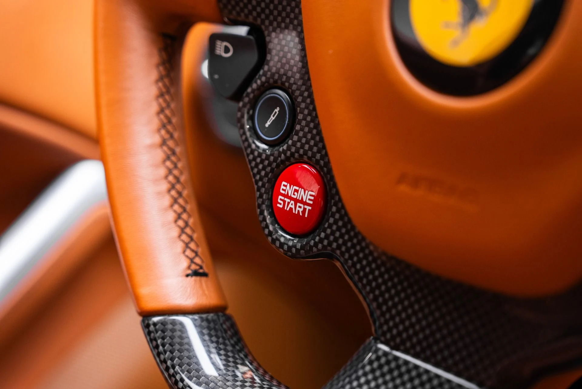 mph038_2212380580_Used_2014_Ferrari_F12berlinetta_1767981972_5c650350e3