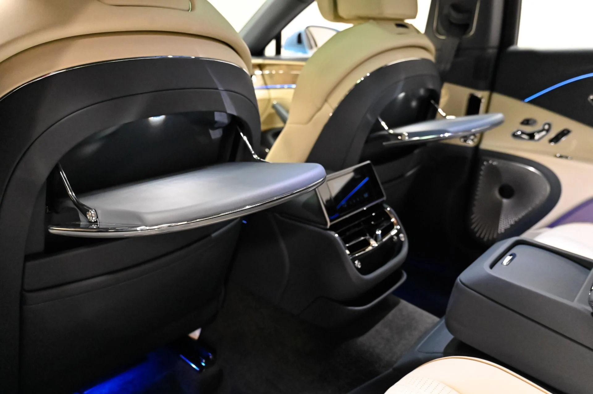 mph038_22221714_Used_2022_Bentley_Flying_Spur_V8_1790876824_6939be76f8