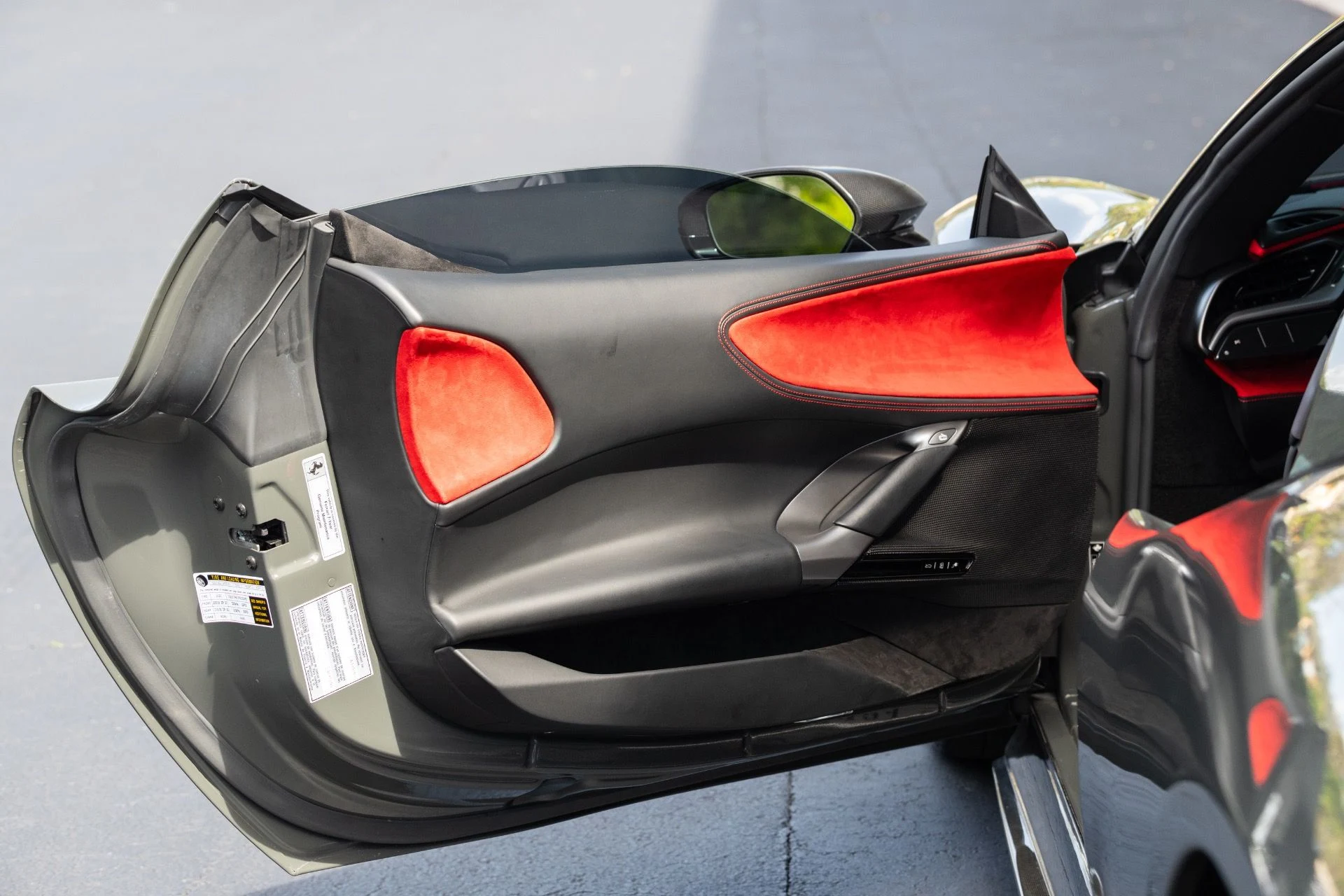 mph038_2222460910_Used_2022_Ferrari_SF_90_Stradale_1772648801_bec4633bb2