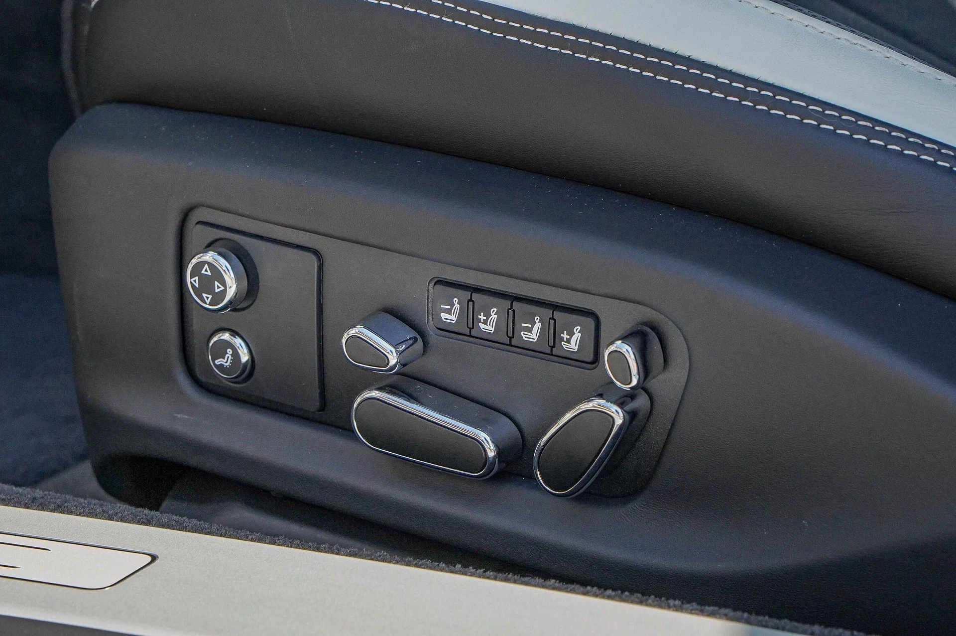 mph038_2222749328_Hi_Tech_Luxury_Imports_LLC_SCBDR_4_ZG_4_SC_020836_image_38_676cad3bb2