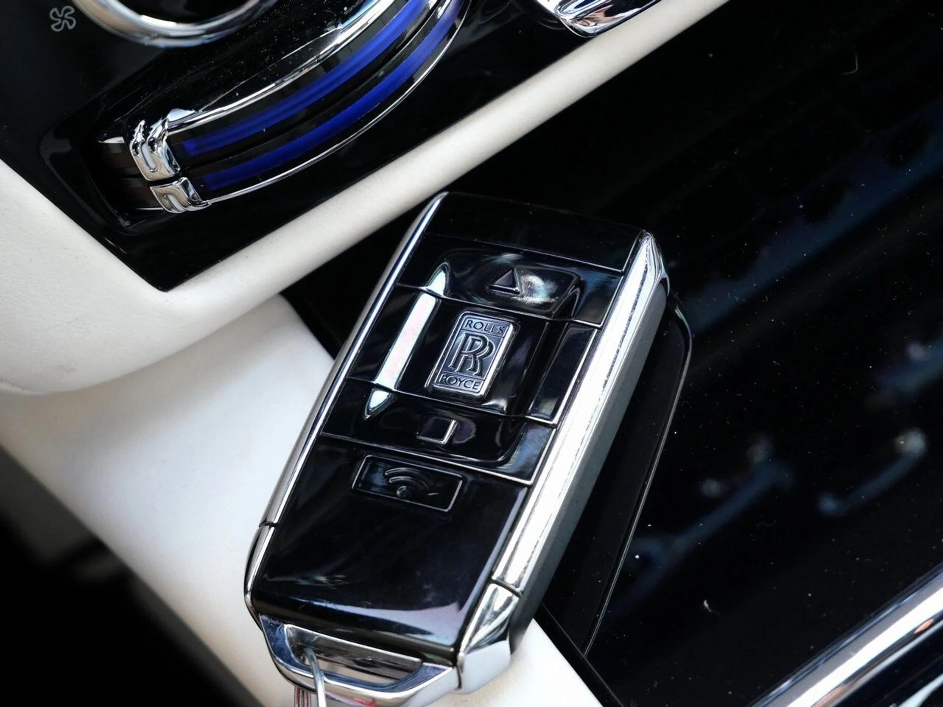 mph038_2242212169_ce427e0325e2587335e784ca751299c9x_5bbcd436e1