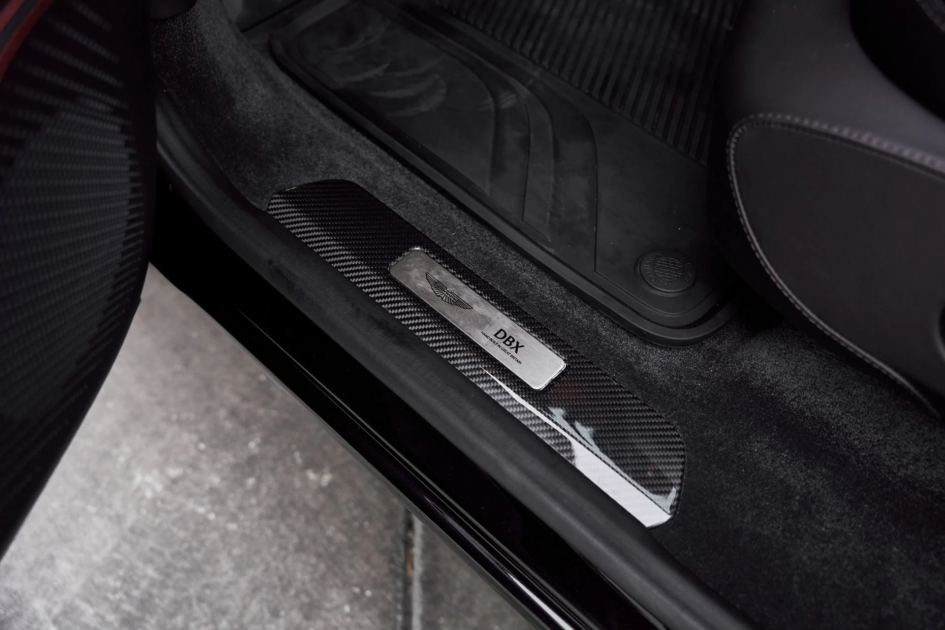 mph038_2242271765_Used_2025_Aston_Martin_DBX_707_1766785344_27154bb10f