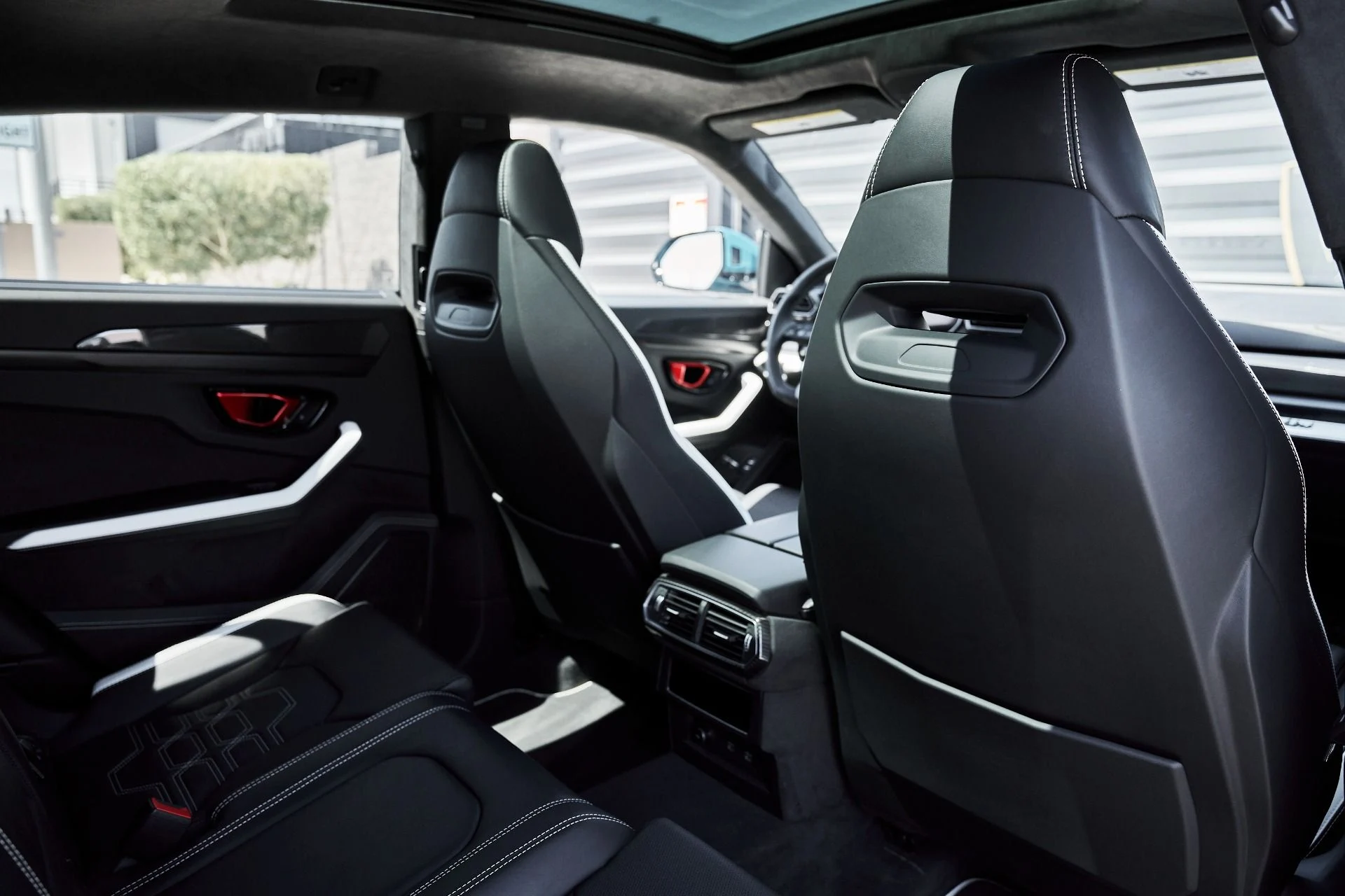 mph038_2247456124_Used_2025_Lamborghini_Urus_SE_1781314228_cc021b2dba