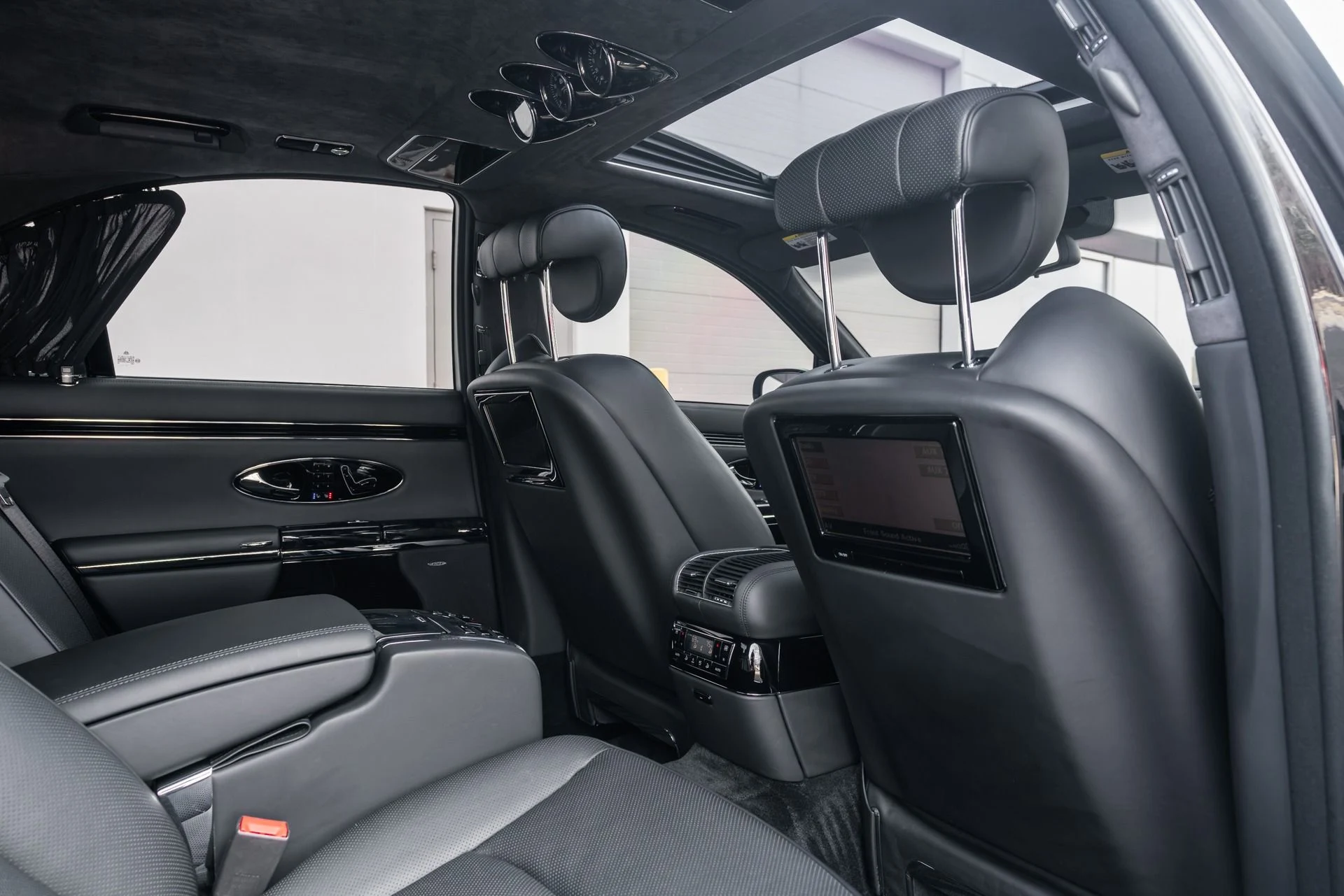 mph038_2250452886_11544_p39_l_4e8fe3ead1