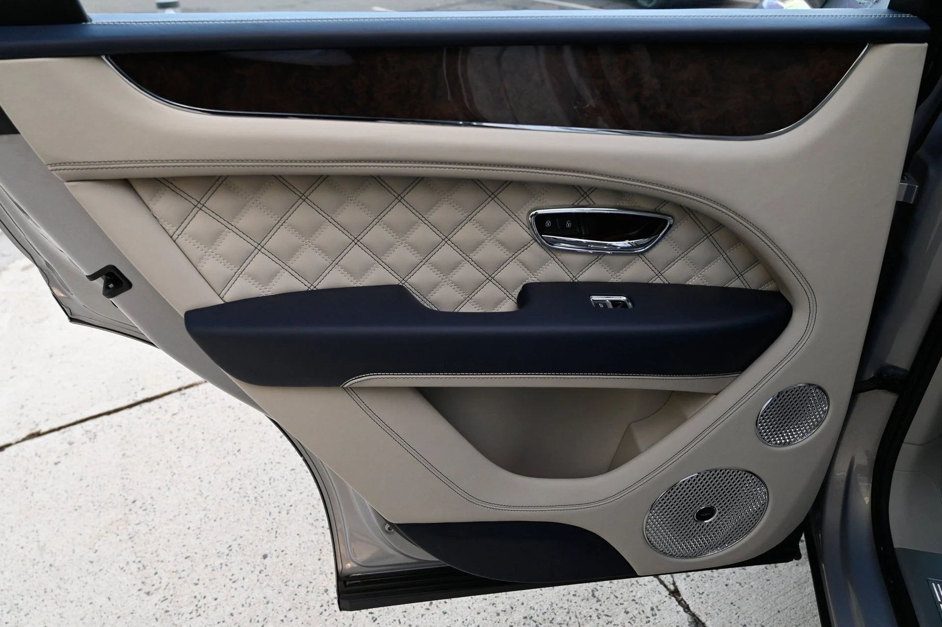 mph038_2258927196_0f66105f61c64626868b2f66b697f43c_10db6e00b4