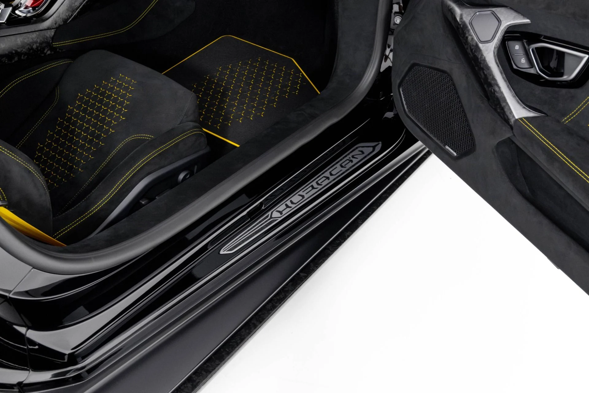 mph038_2262266150_Used_2018_Lamborghini_Huracan_Performante_1762565916_ad2fa5c3ee