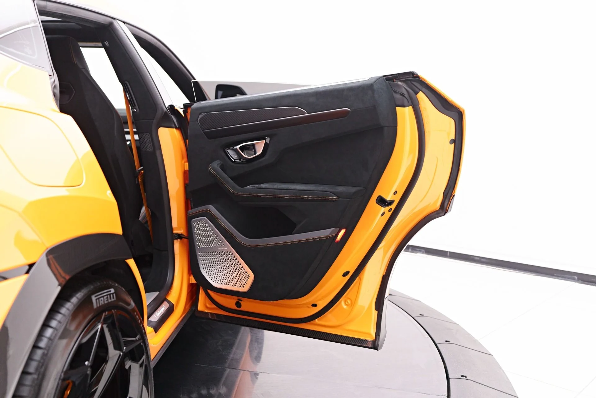 mph038_2262980064_Used_2023_Lamborghini_Urus_Performante_1758074145_ad757acbd4