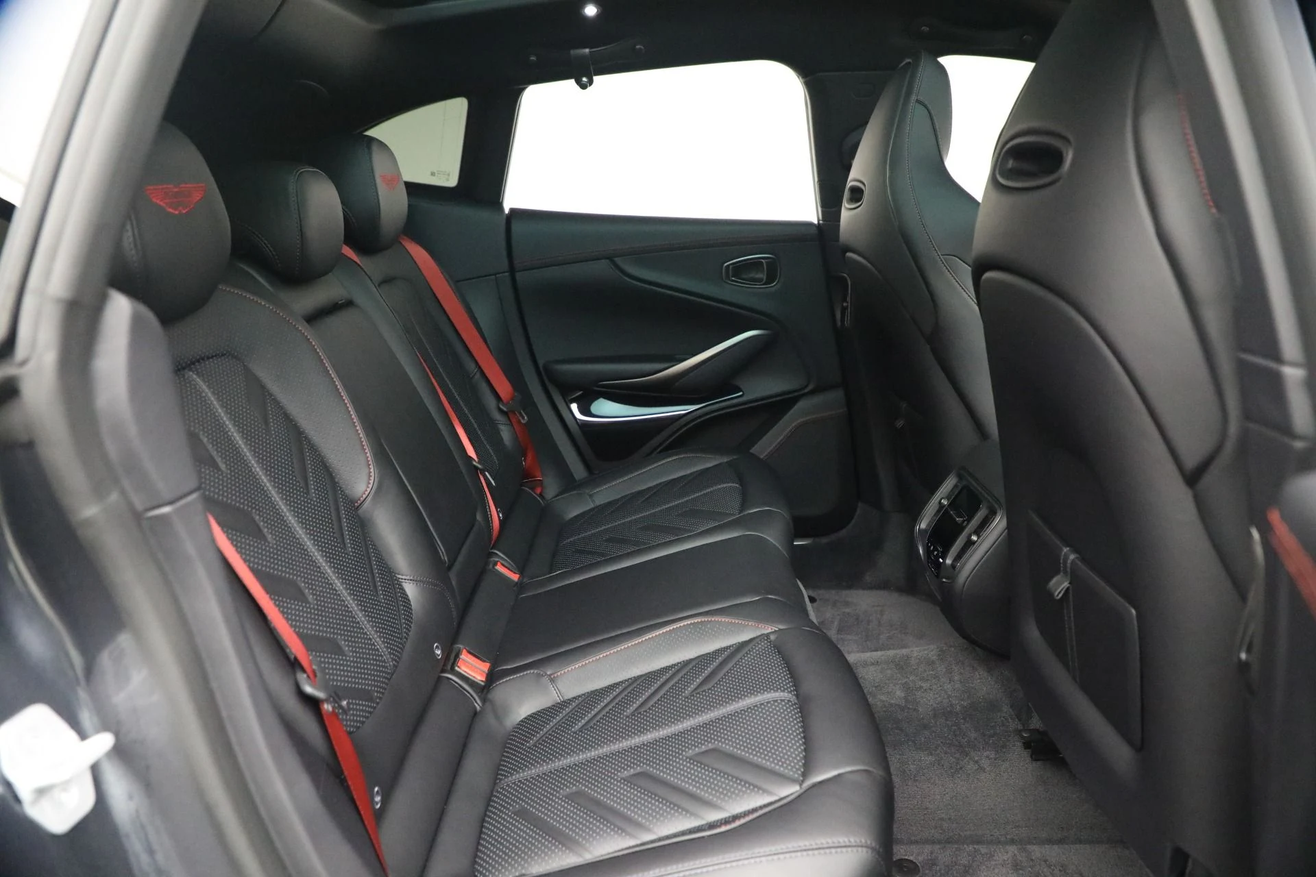 mph038_2263741713_New_2026_Aston_Martin_DBX_S_1775590566_fb089d8657