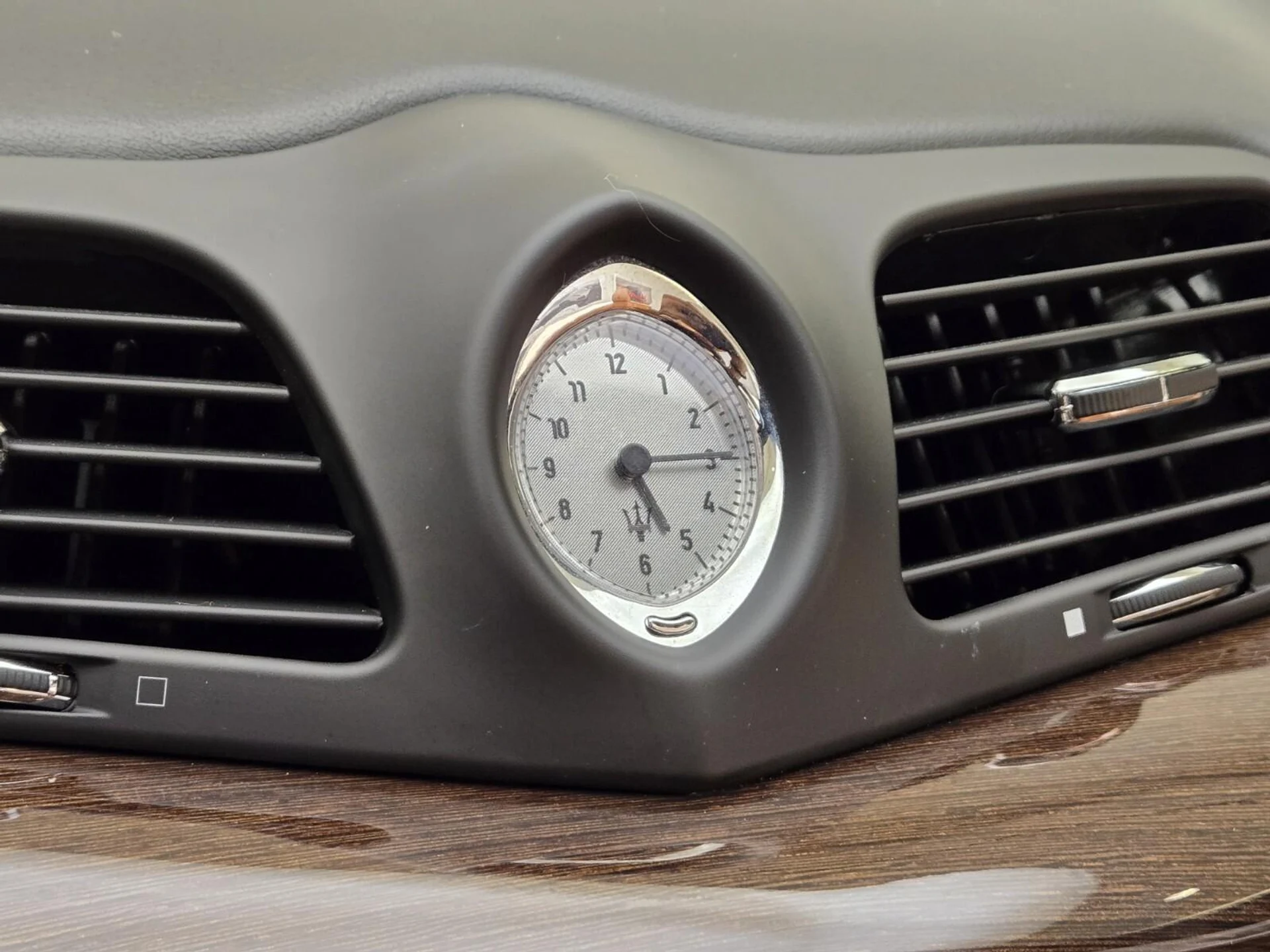 mph038_2269963423_Used_2013_Maserati_Gran_Turismo_Sport_1762328776_873af9d640