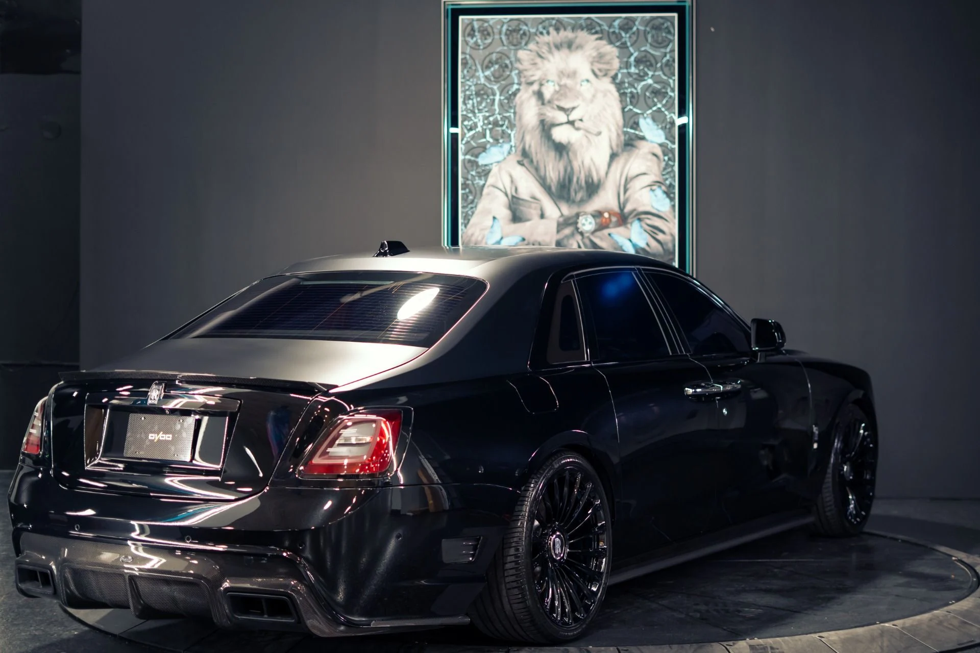 mph038_2274639328_Used_2022_Rolls_Royce_Black_Badge_Ghost_Carbon_Urban_Kit_1782178796_18e1382b6e