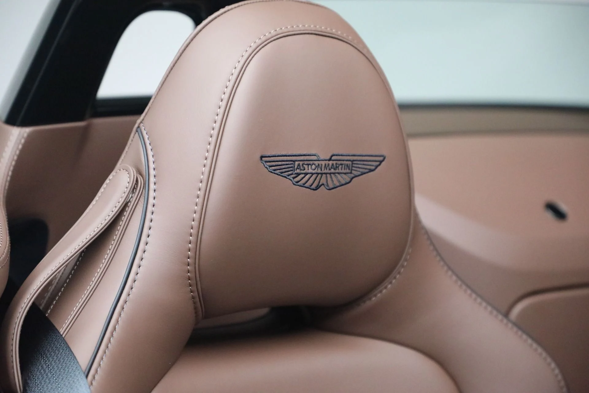 mph038_2286884112_New_2026_Aston_Martin_Vantage_S_Roadster_1787329518_23a5ad9e96