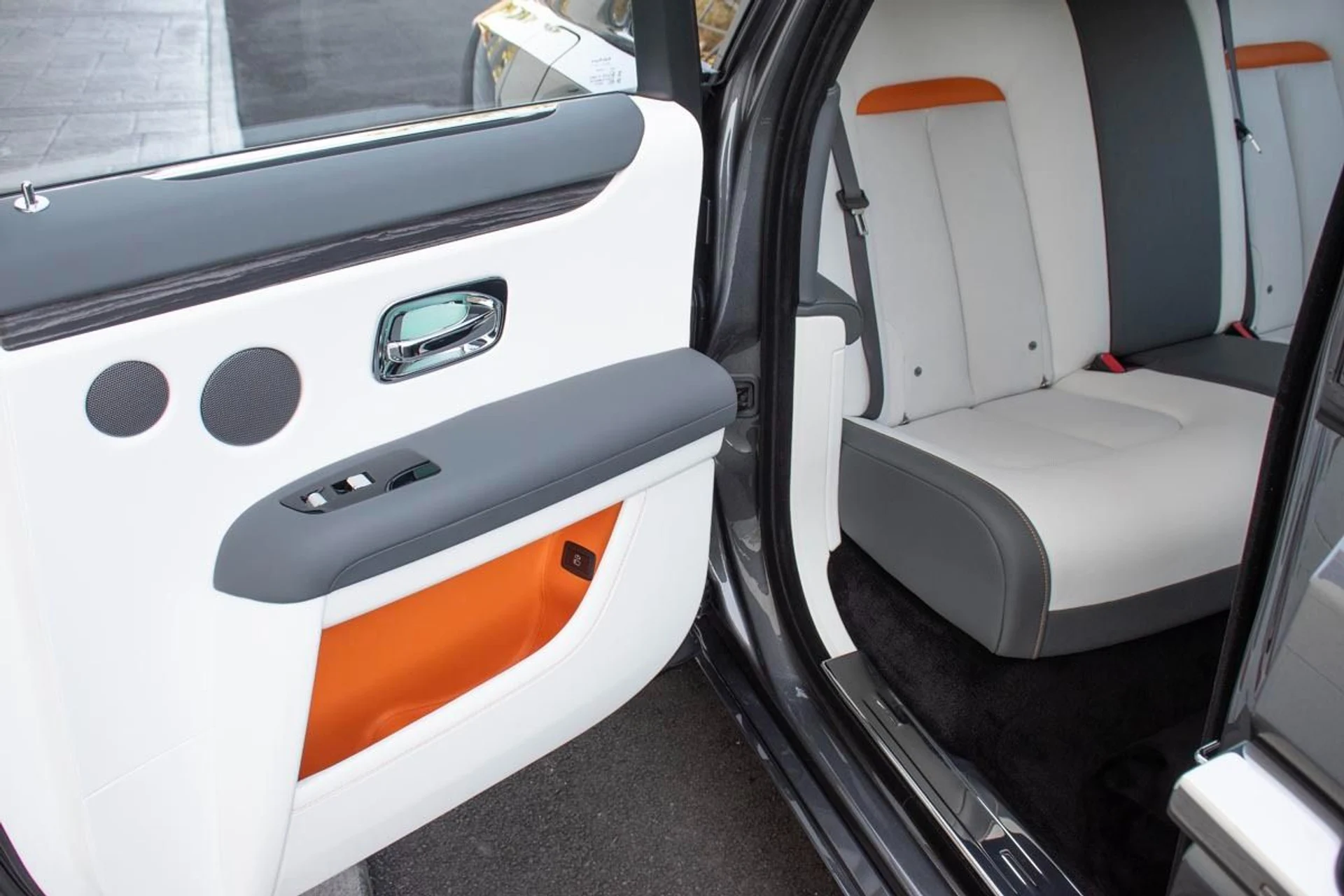 mph038_2287219467_Used_2024_Rolls_Royce_Ghost_1733915394_39d3c9cbb5