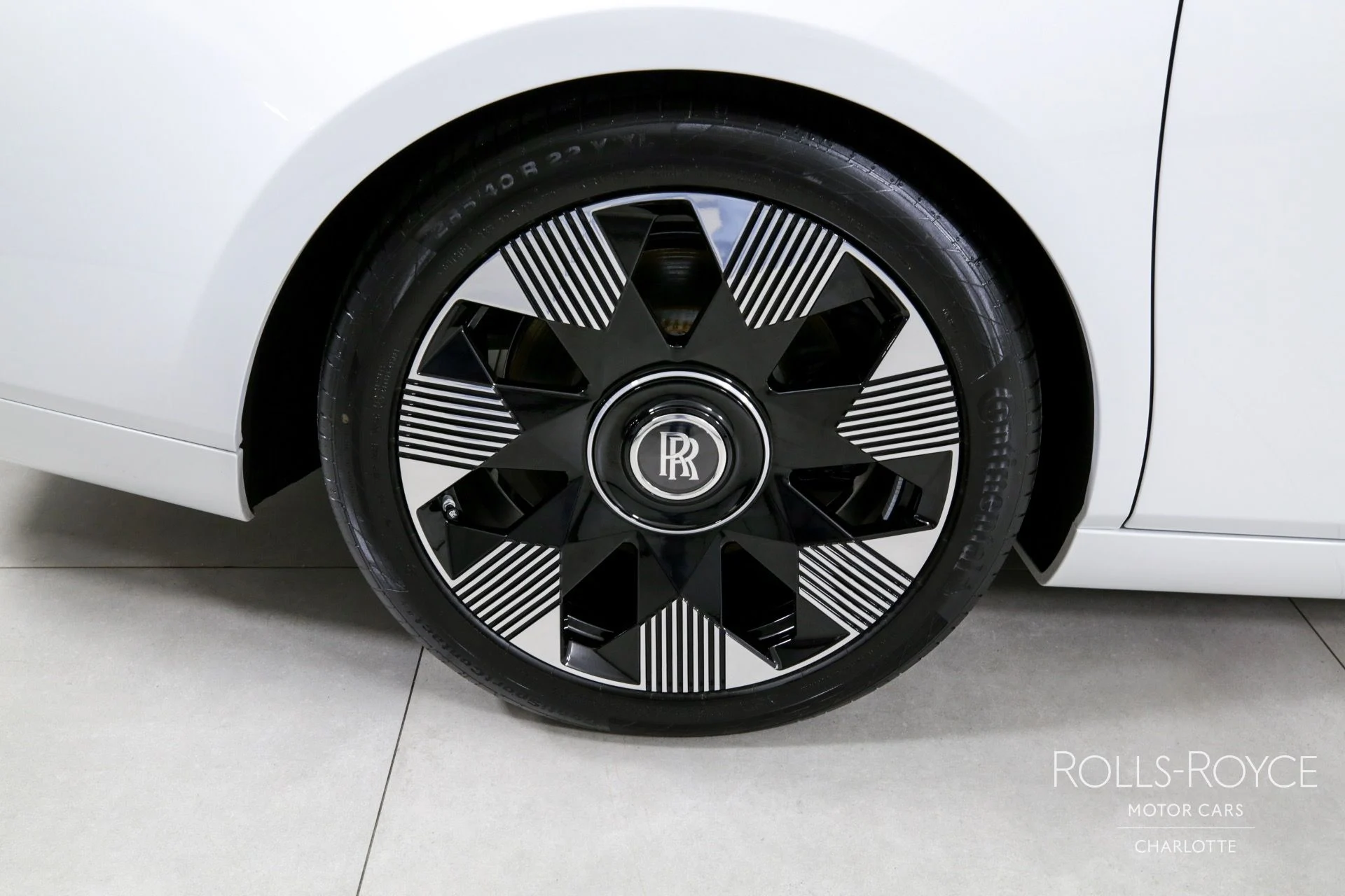 mph038_2294840112_Used_2023_Rolls_Royce_Phantom_1726254604_cbe4976214