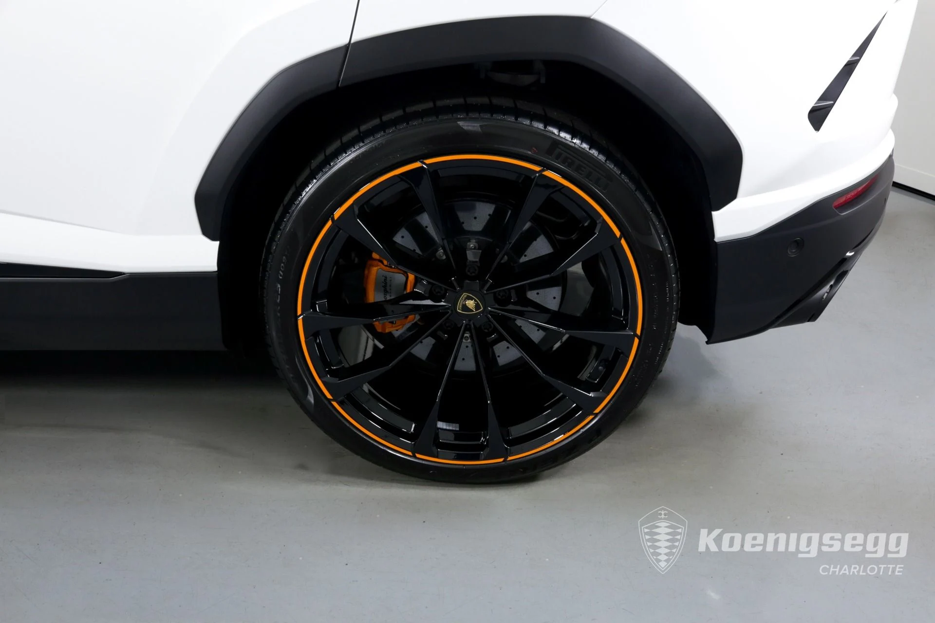 mph038_2300153571_Used_2022_LAMBORGHINI_URUS_1671576431_3ce78d1ee6