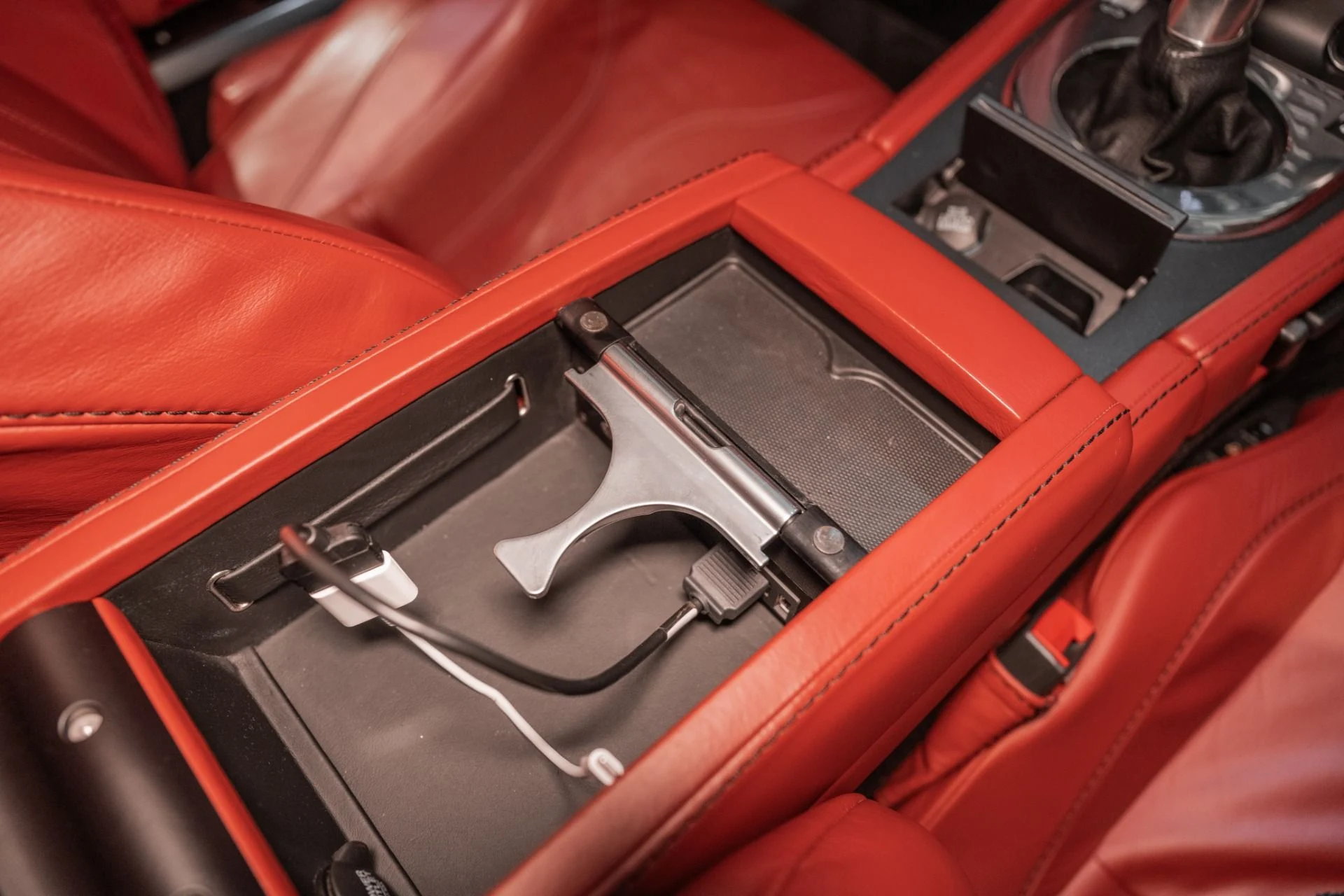 mph038_2300998136_Used_2011_Aston_Martin_V12_Vantage_1762183015_803d0bf800