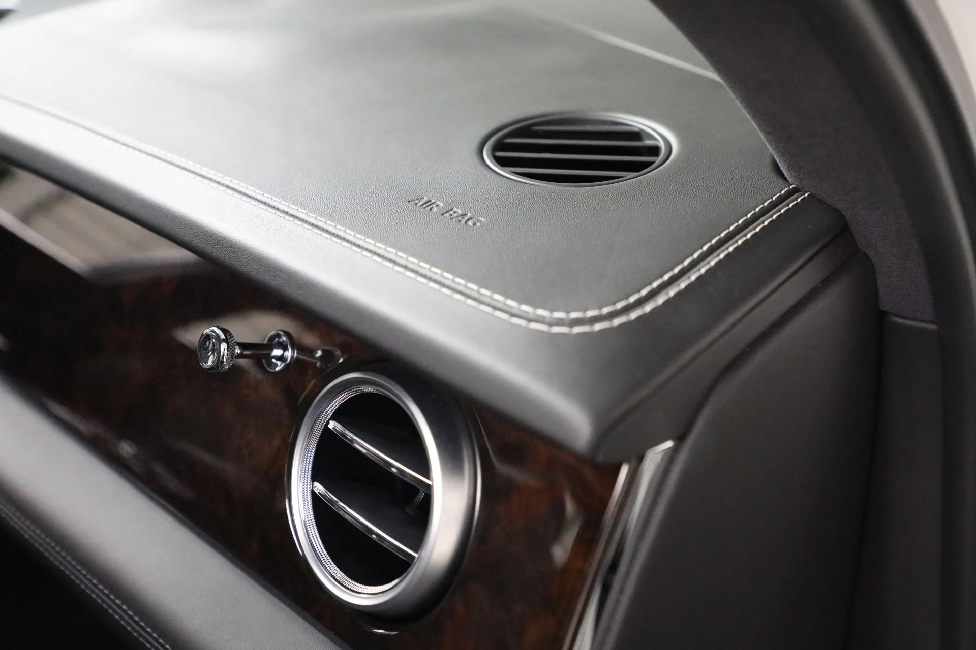 mph038_23045765_Used_2018_Bentley_Bentayga_Activity_Edition_46709c6ebe