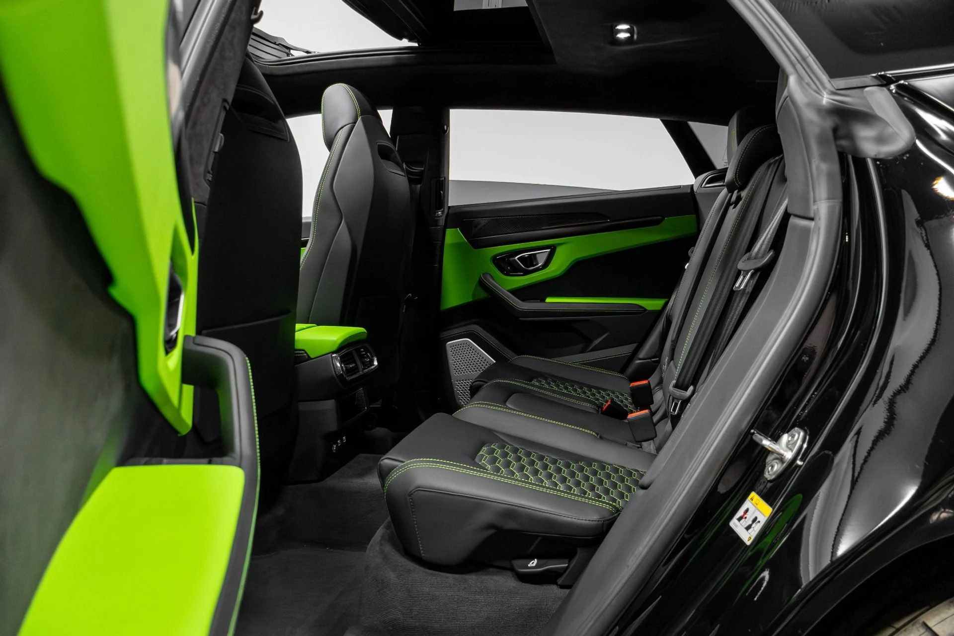 mph038_2325026825_Used_2022_Lamborghini_Urus_1771543126_67ebadee9e