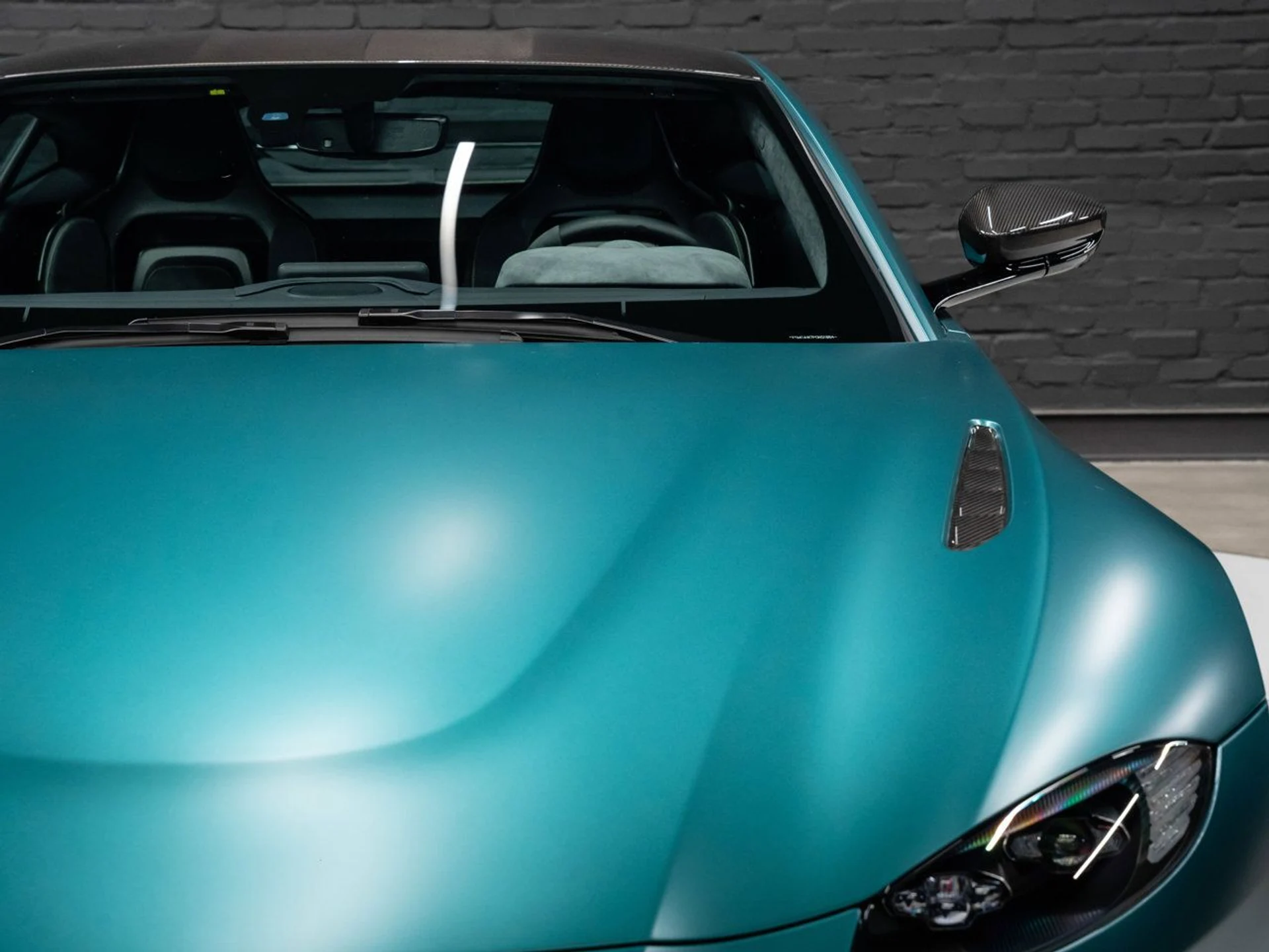mph038_2342485788_aston_martin_vantage_2023_72ef354c52