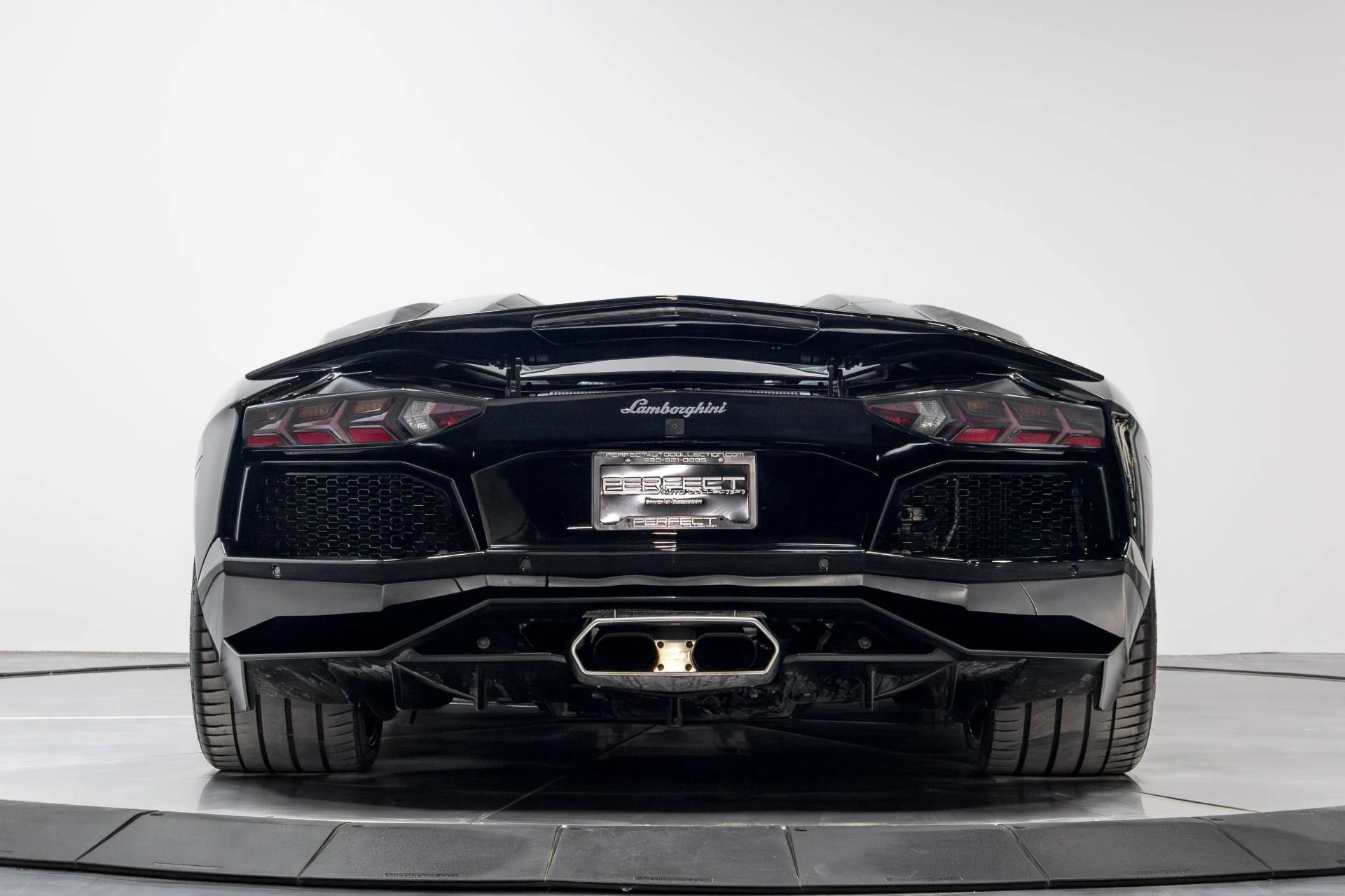 mph038_2362390153_Used_2015_Lamborghini_Aventador_LP_700_4_1780593182_23ca4176ec