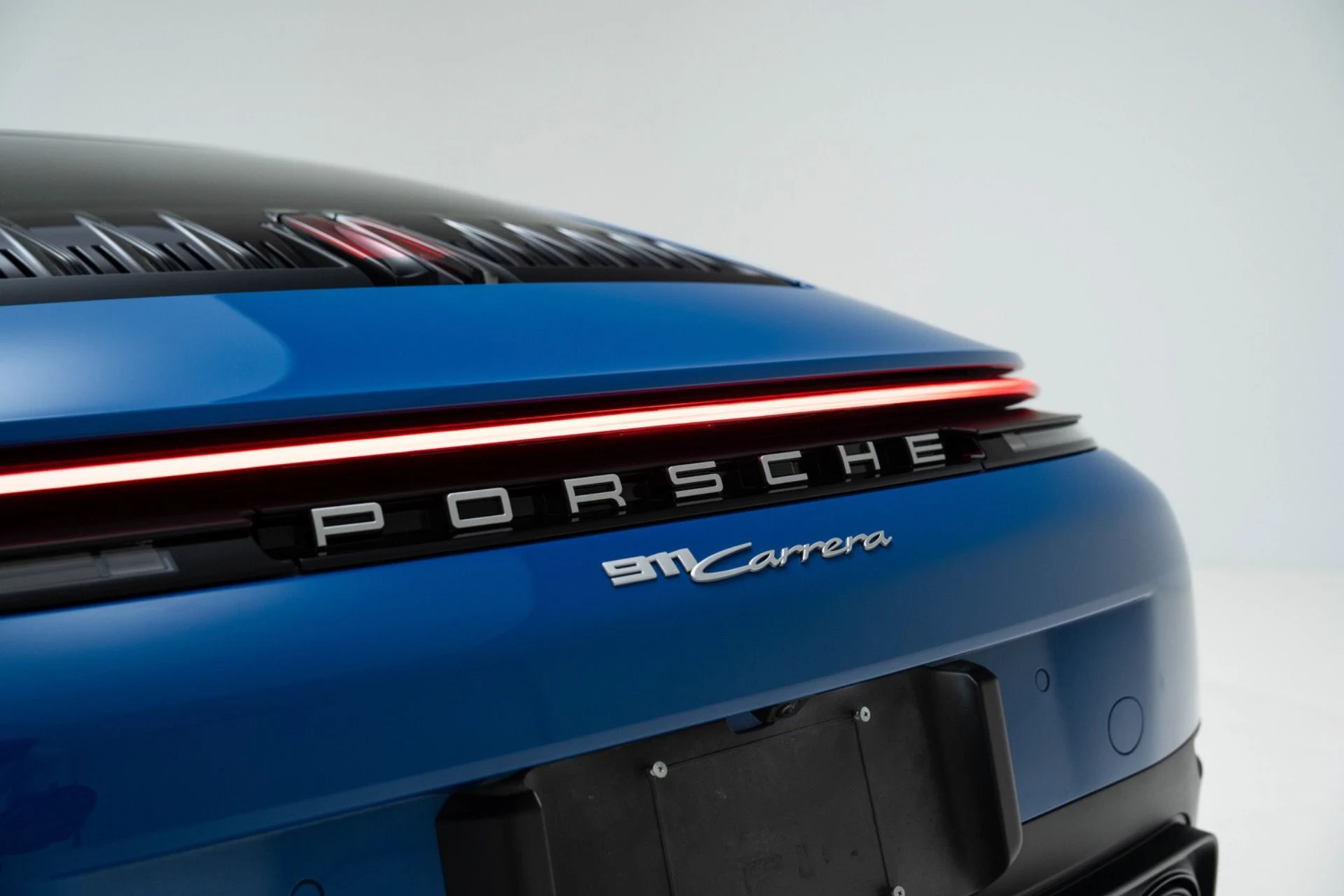 mph038_2385612760_Used_2025_Porsche_911_Carrera_1782341869_9144bb7d95