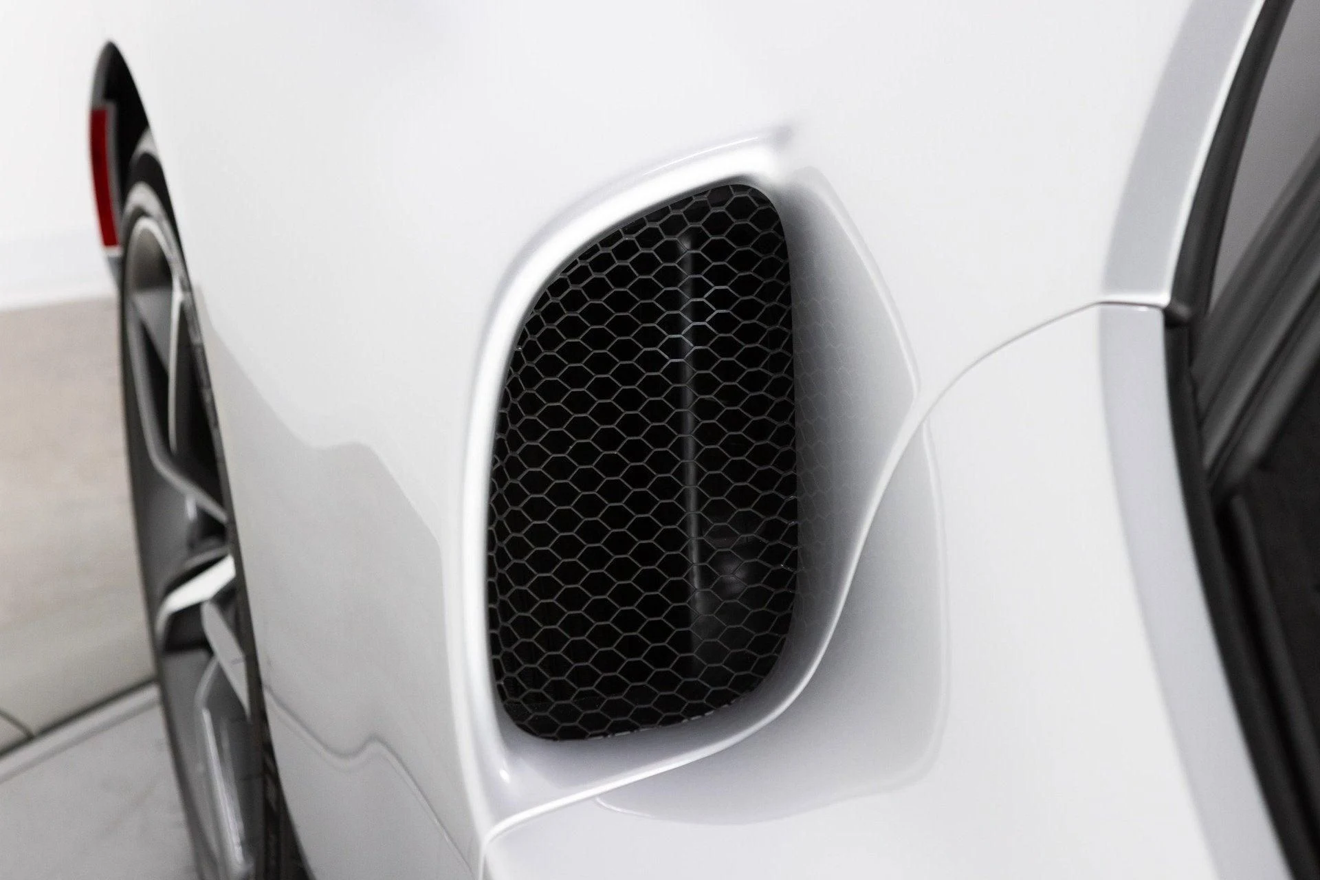 mph038_2389547379_Used_2024_Ferrari_296_GTB_1777367692_c5302967e1