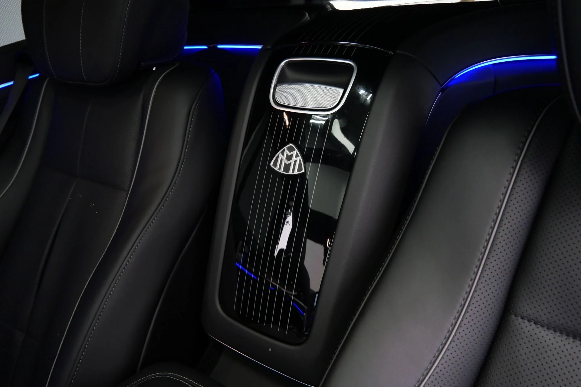 mph038_2390091617_Used_2023_Mercedes_Benz_Maybach_GLS_600_4_MATIC_4_Seat_Configuration_Rear_Refrigerator_1787325899_90fe862b45