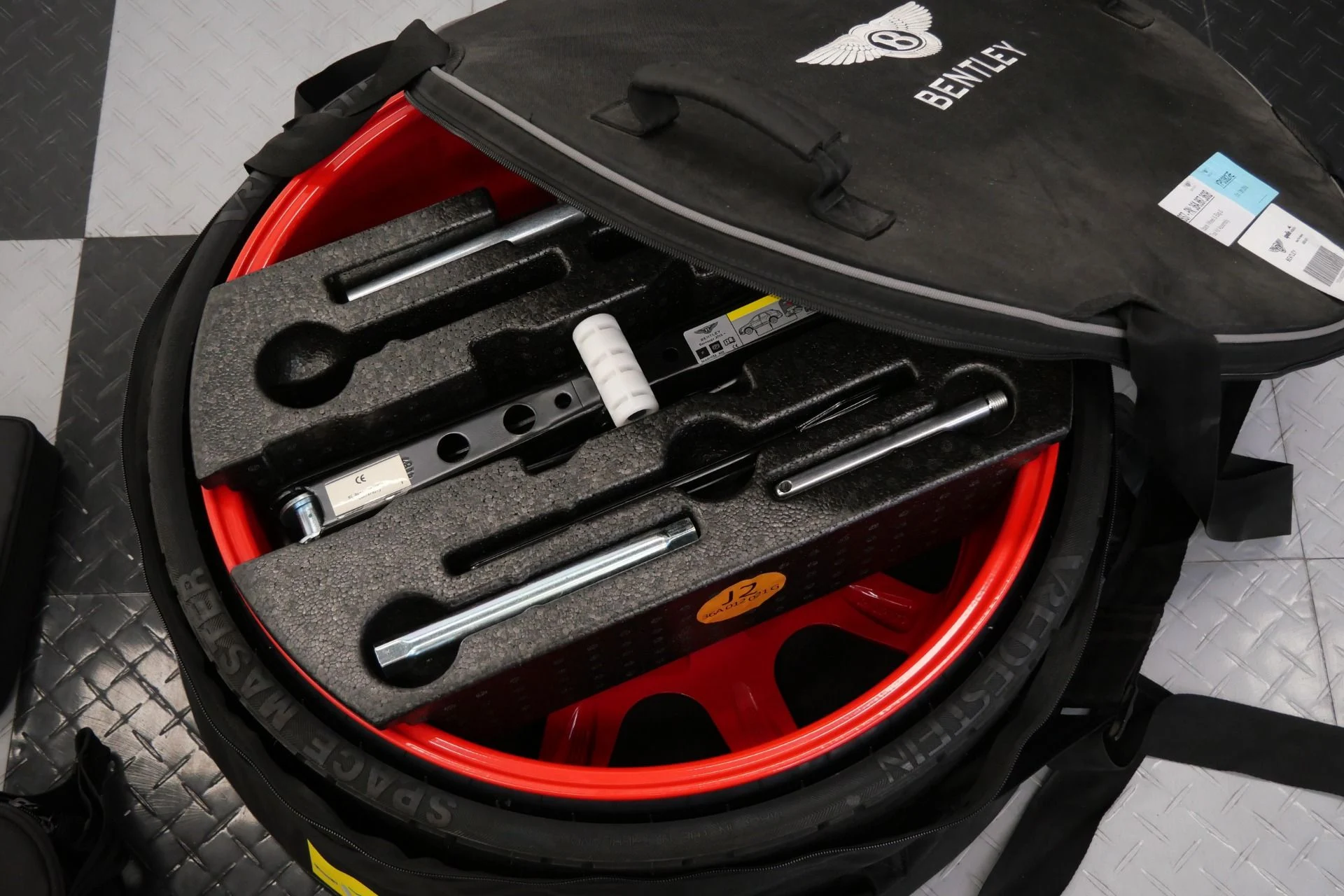 mph038_2393636536_Used_2021_Bentley_Bentayga_Hybrid_Mulliner_Driving_Specification_Four_Seat_Comfort_Specification_1767026081_491b48f0a0