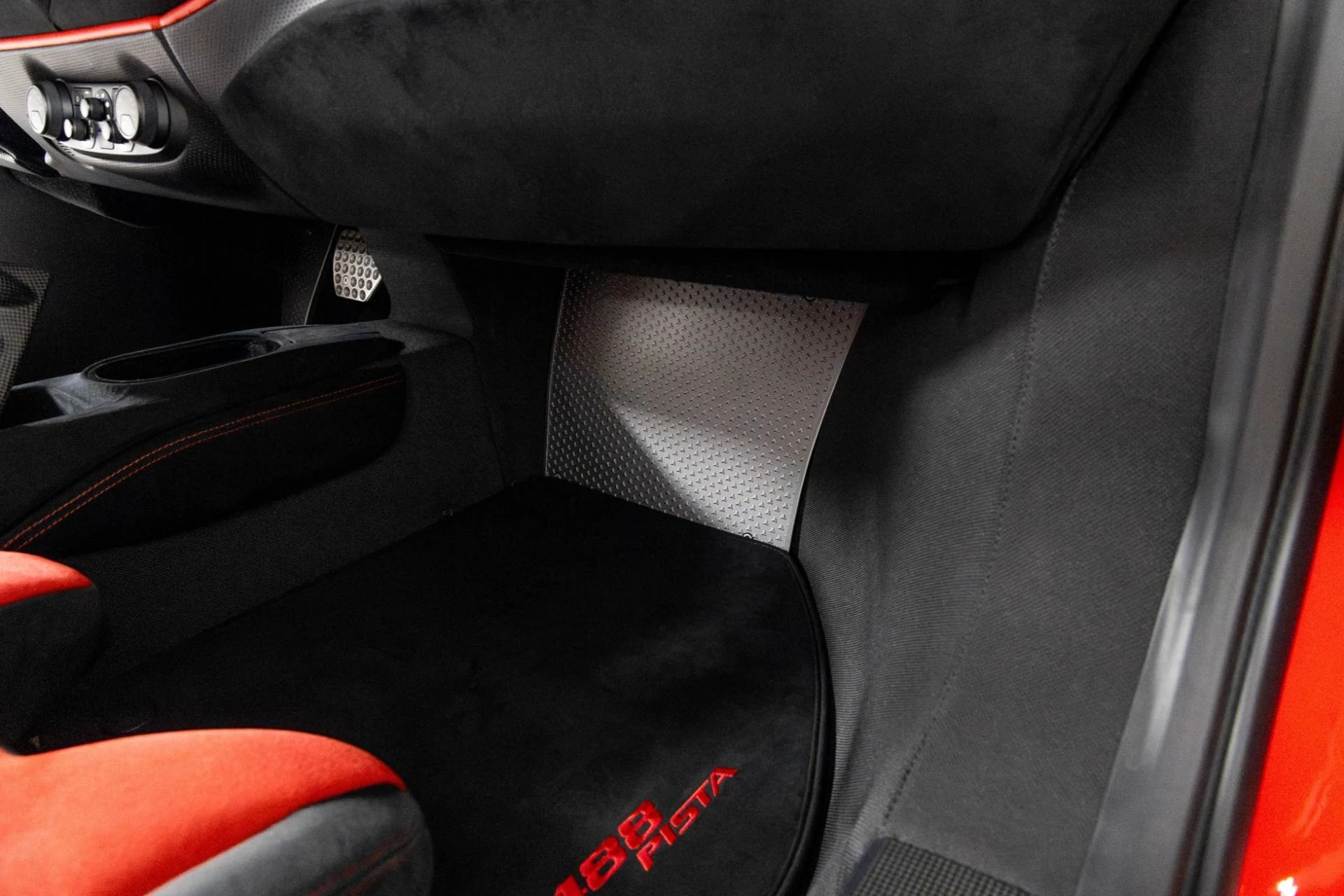 mph038_2396331663_Used_2019_Ferrari_488_Pista_1761352057_0da03e1b7c