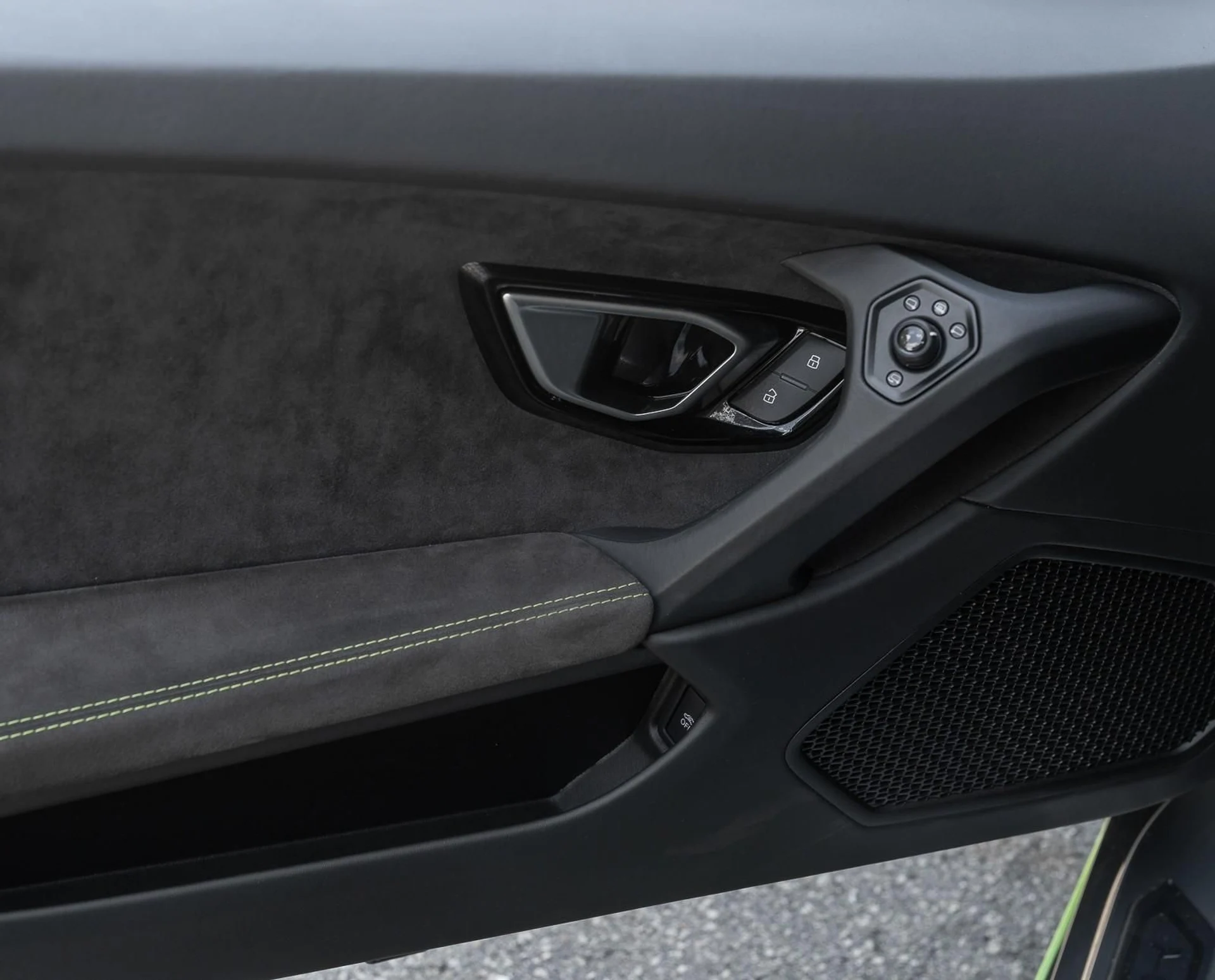 mph038_2403890146_Used_2016_Lamborghini_Huracan_LP_610_4_Spyder_1756498282_ed2877790d