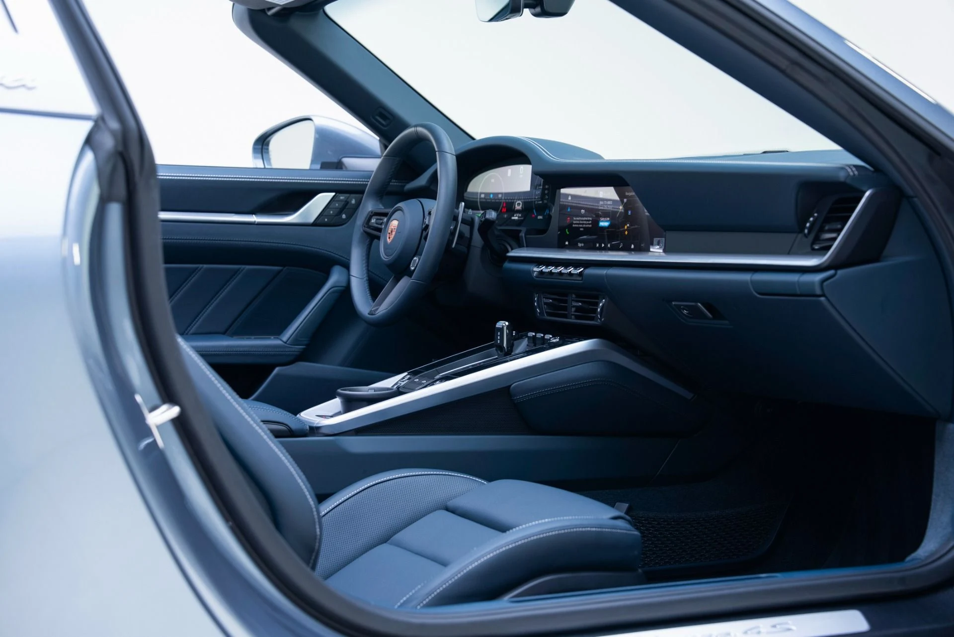 mph038_2405175663_Used_2026_Porsche_911_Targa_4_S_1780329829_5381636370