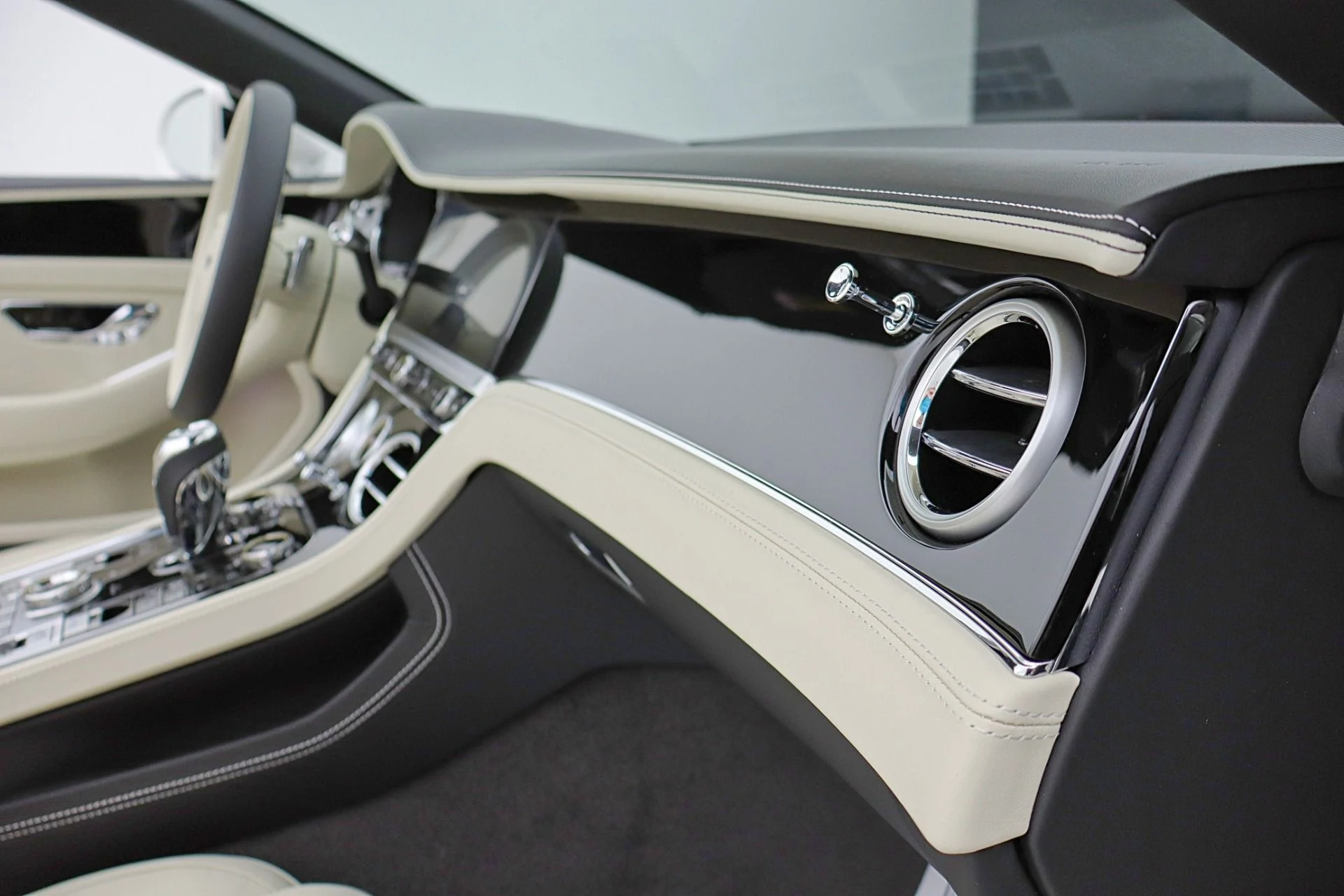 mph038_2405885479_New_2026_Bentley_Continental_GTC_f881a036b1
