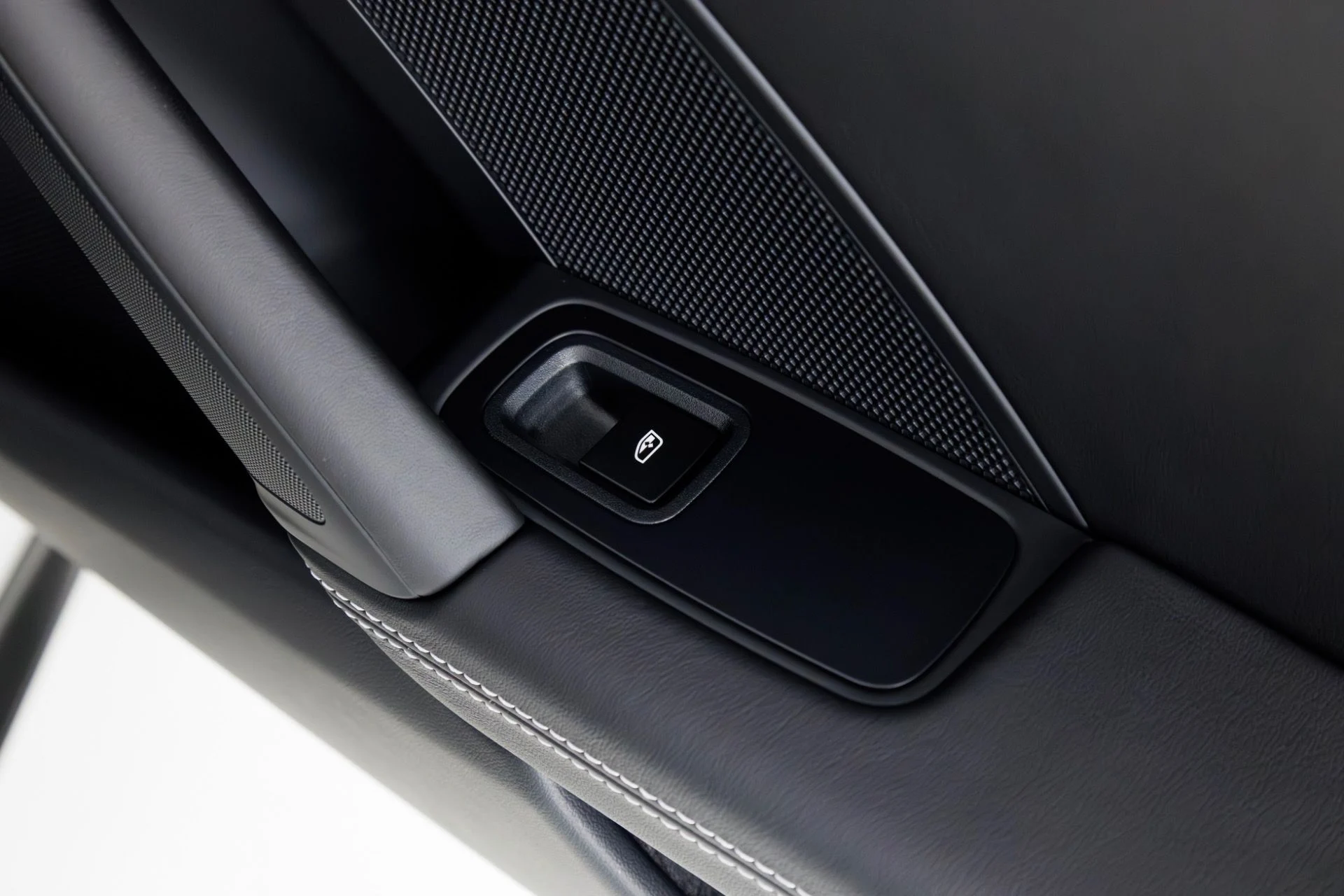 mph038_2408421296_Used_2024_Porsche_911_GT_3_Touring_1767999905_6122c16c35