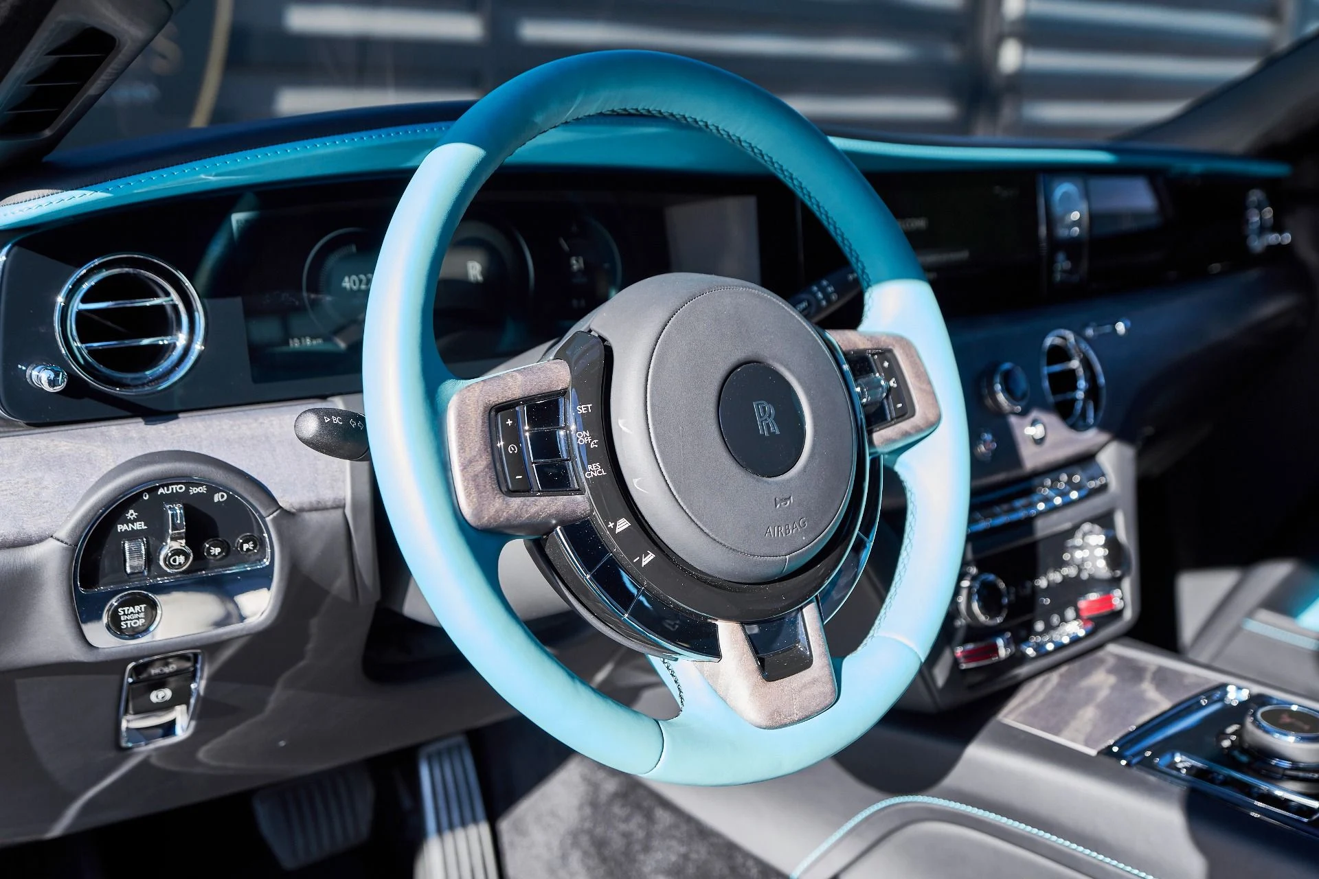 mph038_2409099542_Used_2025_Rolls_Royce_Ghost_Base_1765592208_d5d4e74c5b