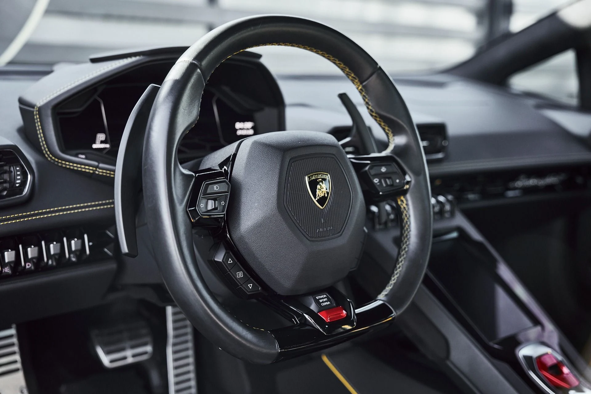 mph038_2411466348_Used_2021_Lamborghini_Huracan_EVO_Base_1774404997_4bb88a284d