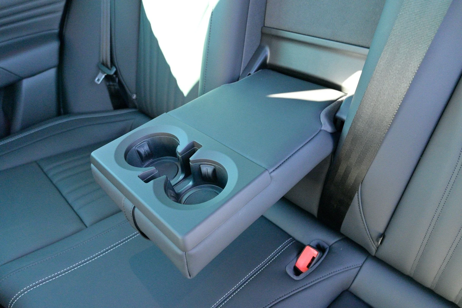 mph038_2422611423_c2df6cd3b7814b688c4784810ec40f02_05e994356c