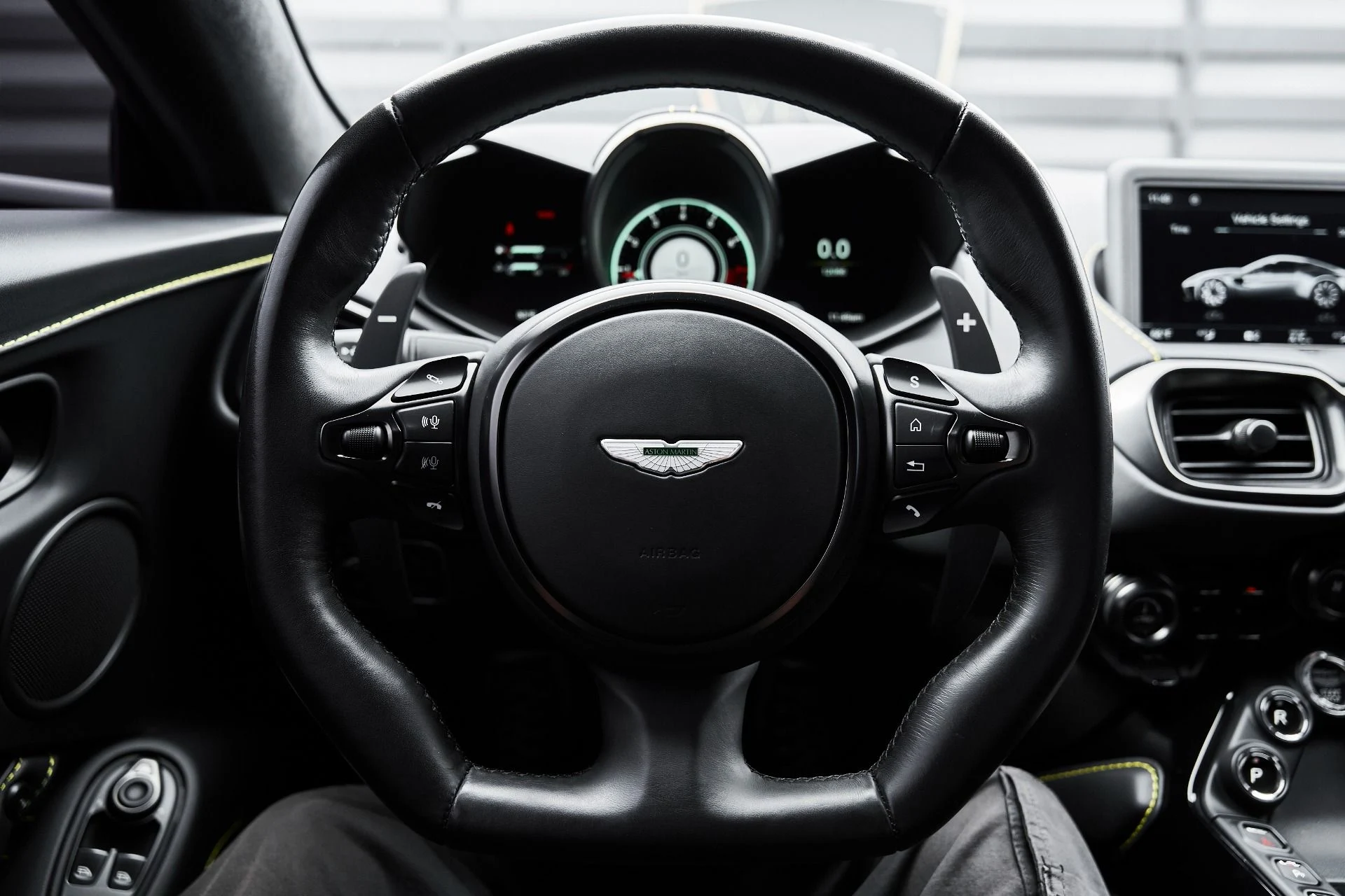 mph038_2423125737_Used_2023_Aston_Martin_Vantage_1775333352_3d23be5757